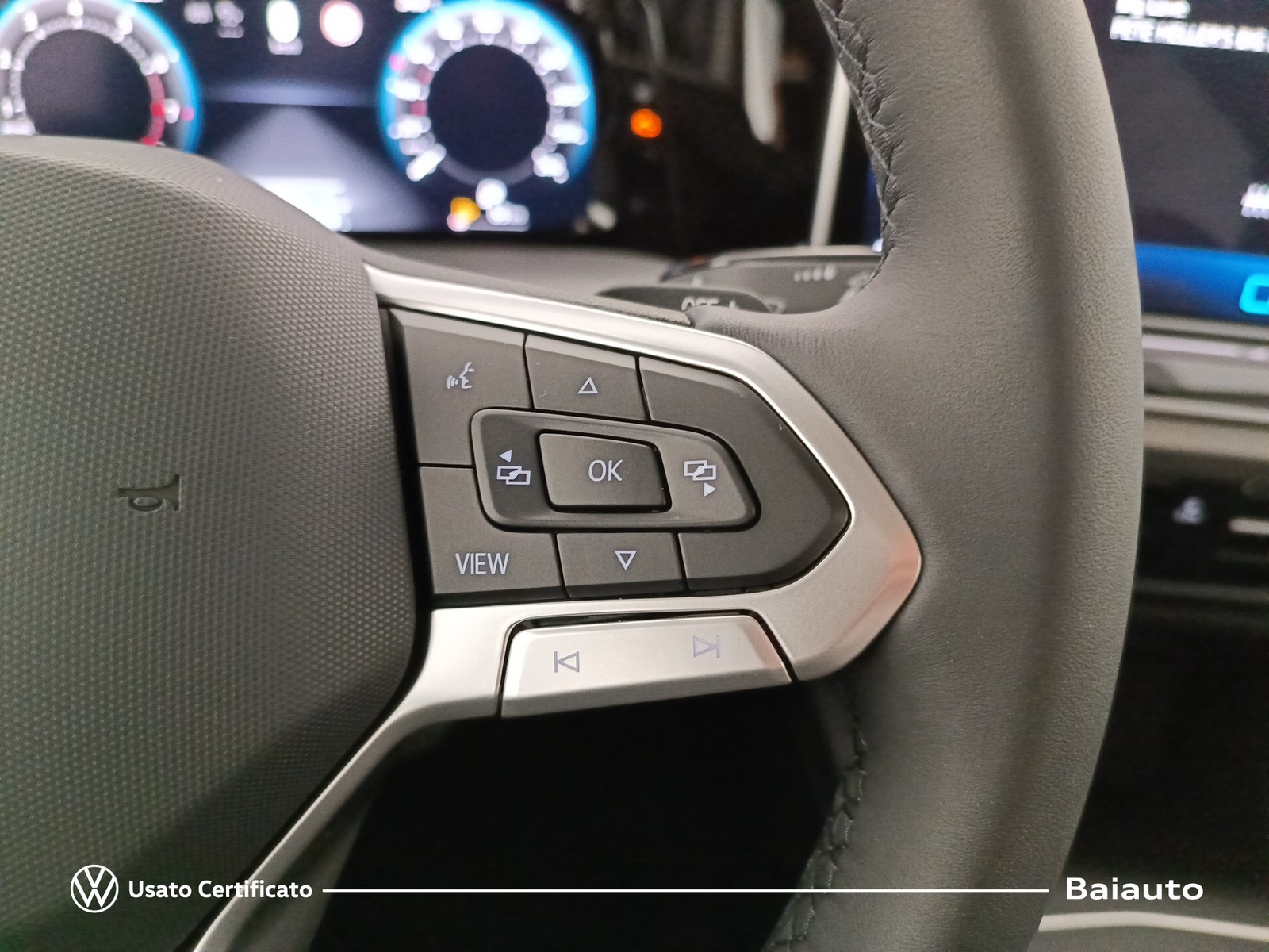 11 - Volkswagen Golf variant 1.5 etsi act 115cv life