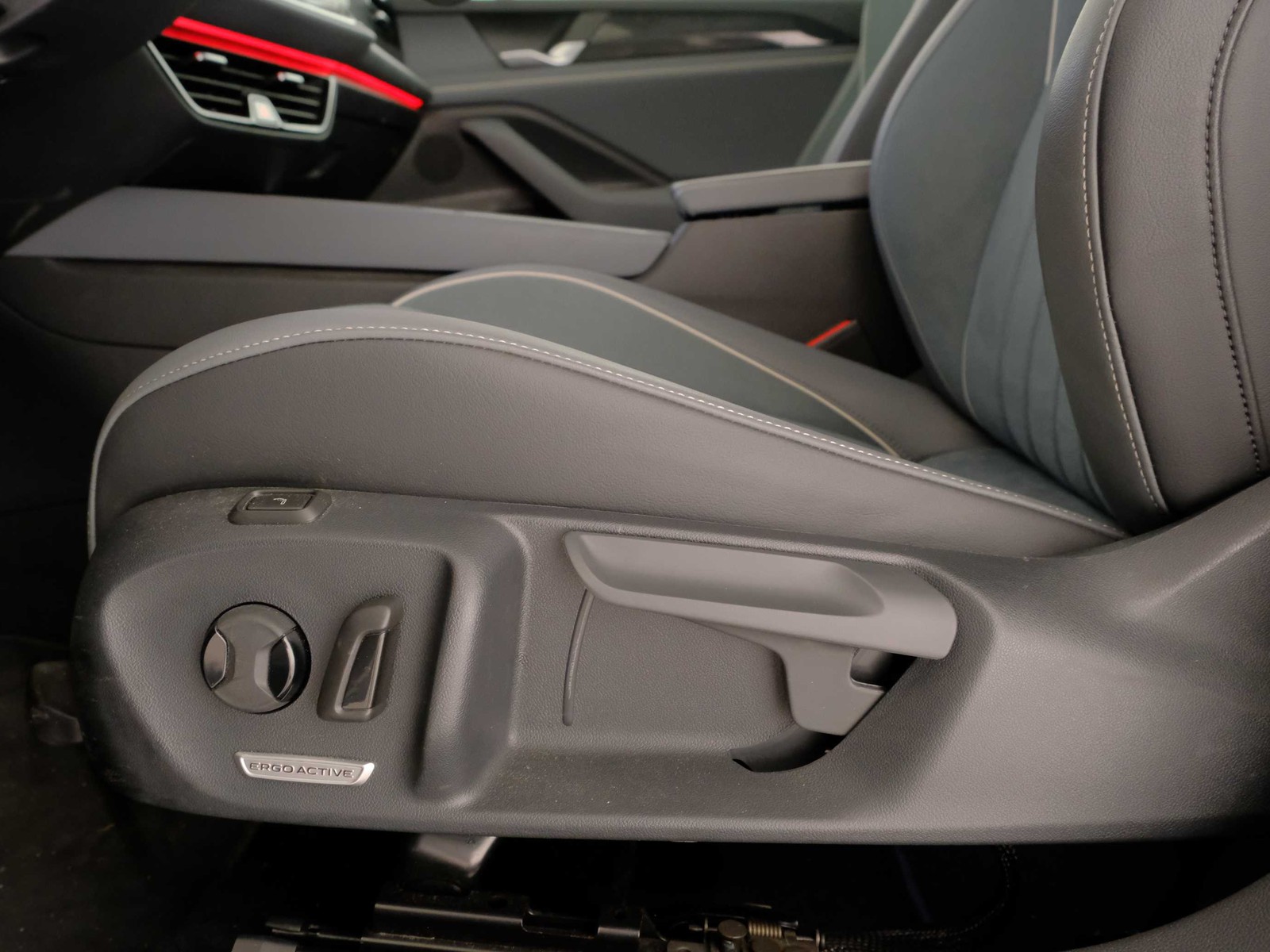 38 - Volkswagen Passat 2.0 tdi scr evo 150cv business dsg