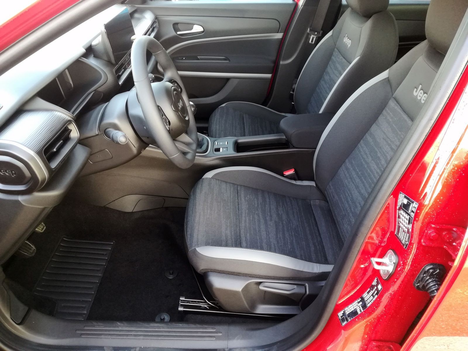 11 - Jeep Avenger 1.2 turbo 100cv longitude fwd