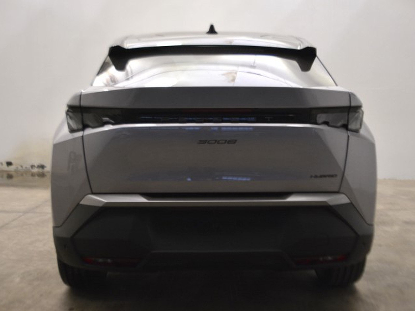 4 - Peugeot 3008 1.2 hybrid 136cv gt e-dcs6