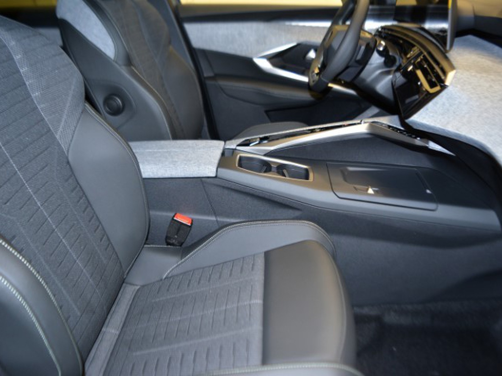 5 - Peugeot 3008 1.2 hybrid 136cv gt e-dcs6