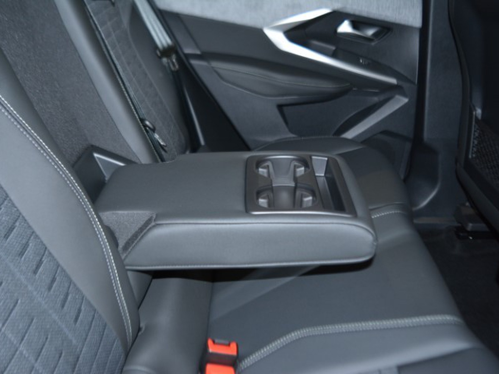 6 - Peugeot 3008 1.2 hybrid 136cv gt e-dcs6