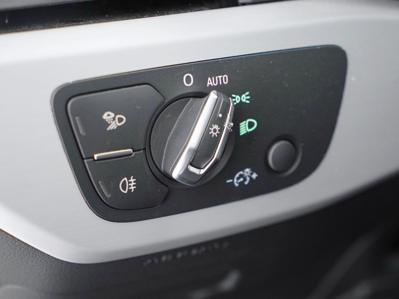 11 - Audi A4 avant 40 2.0 tdi mhev 204cv s line edition quattro s tronic