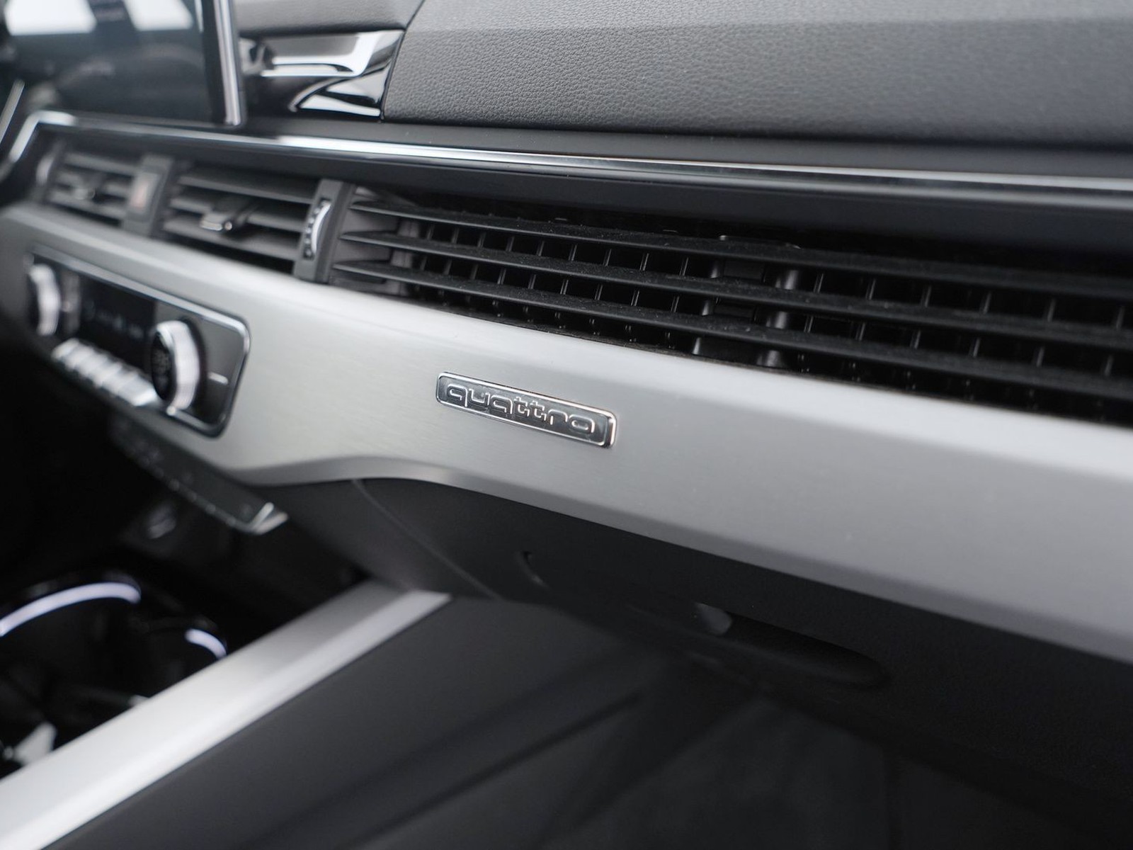 18 - Audi A4 avant 40 2.0 tdi mhev 204cv s line edition quattro s tronic