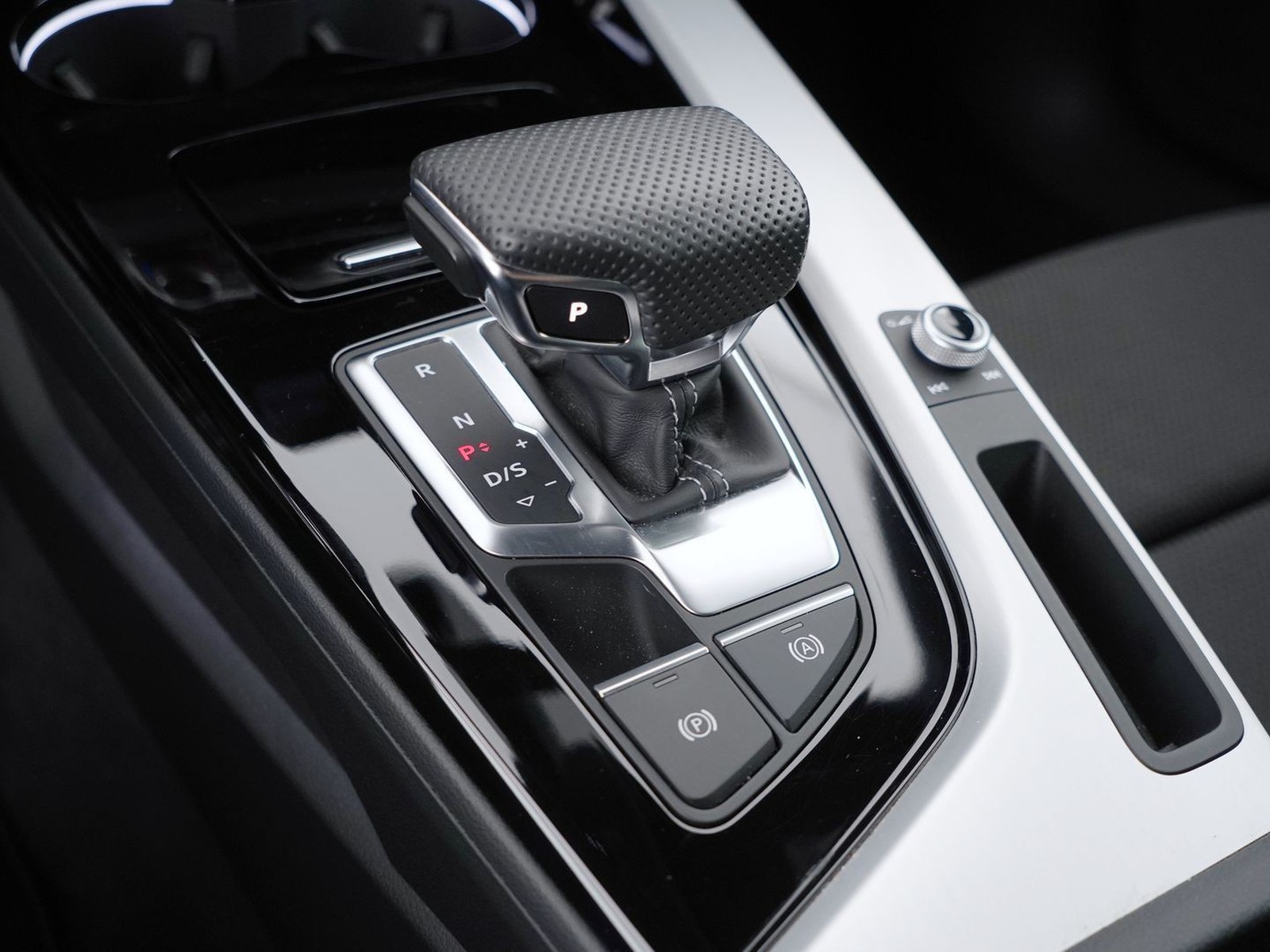 22 - Audi A4 avant 40 2.0 tdi mhev 204cv s line edition quattro s tronic