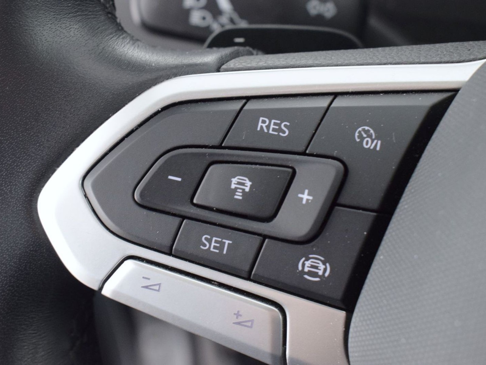 24 - Volkswagen Tiguan 2.0 tdi scr 150cv life dsg