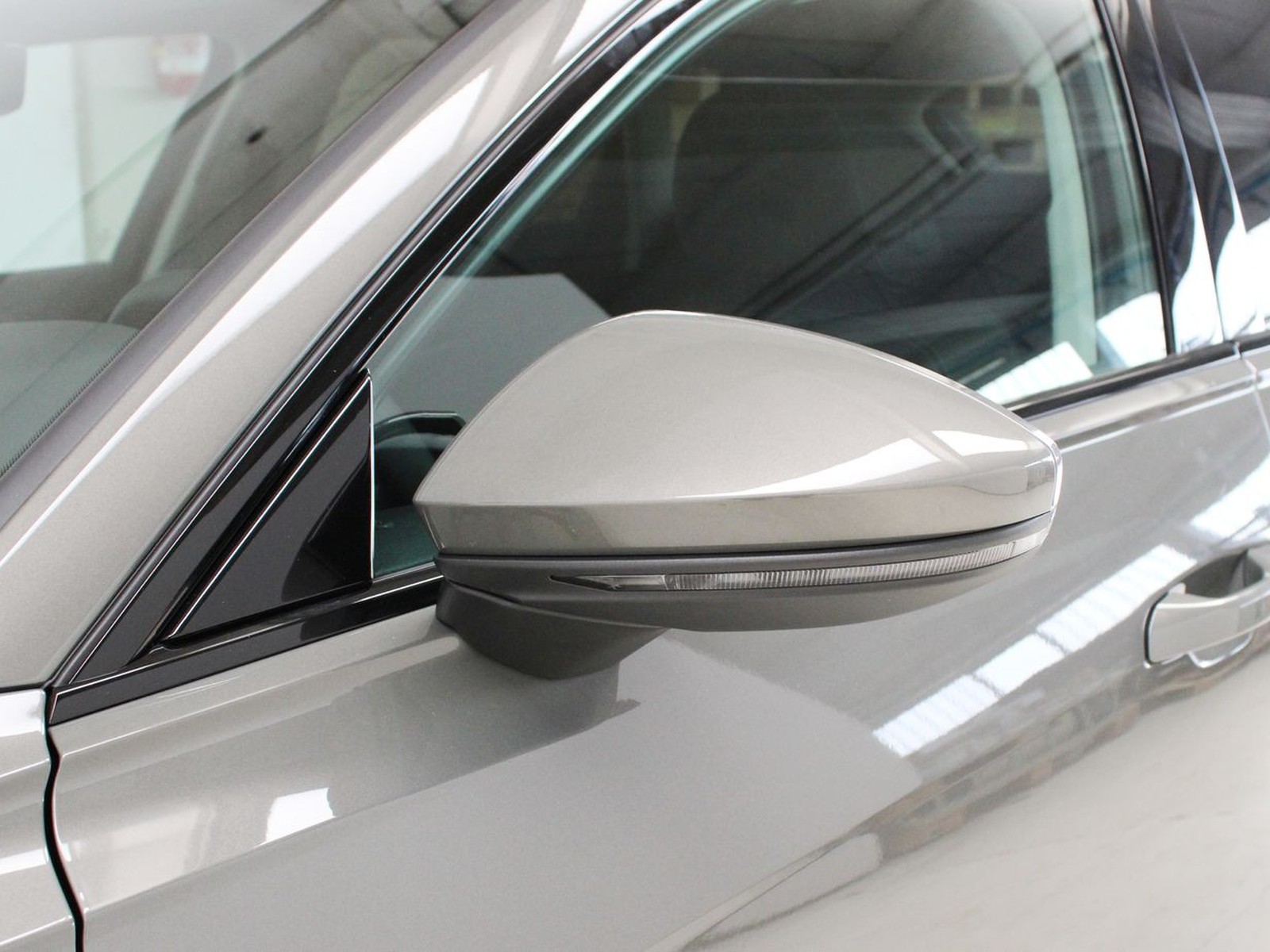 32 - Audi A6 avant 50 2.0 tfsi e business quattro ultra s tronic