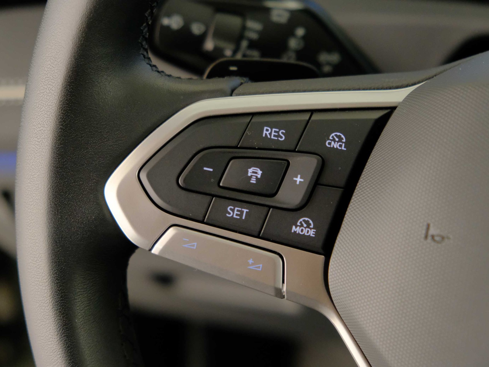 24 - Volkswagen Tiguan 1.5 etsi act 150cv elegance dsg