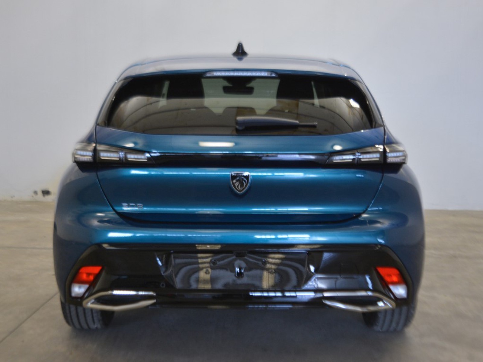 4 - Peugeot 308 1.2 hybrid 145cv allure e-dcs6