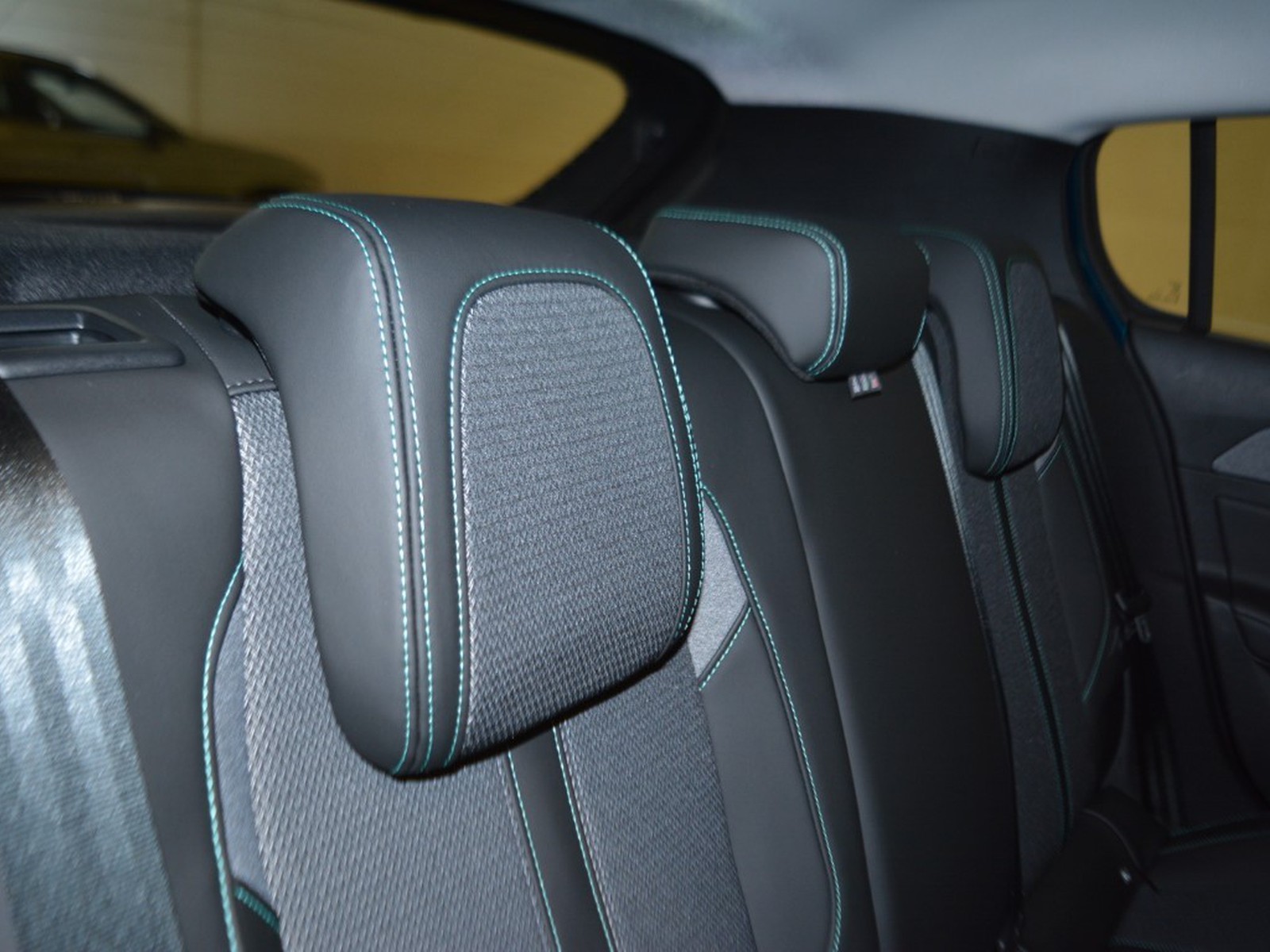 6 - Peugeot 308 1.2 hybrid 145cv allure e-dcs6