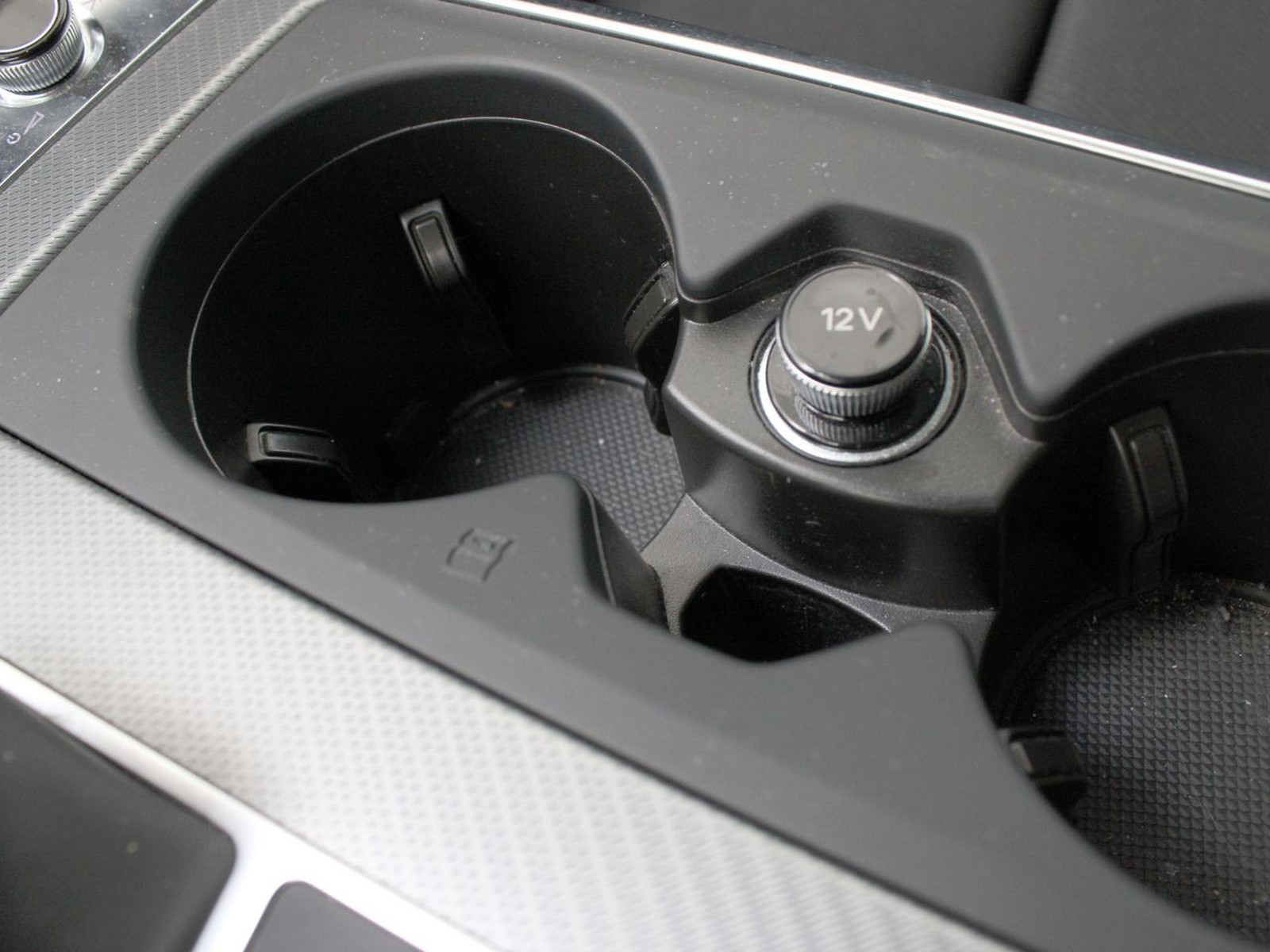 32 - Audi A6 avant 40 2.0 tdi mhev 12v s line edition quattro ultra s tronic