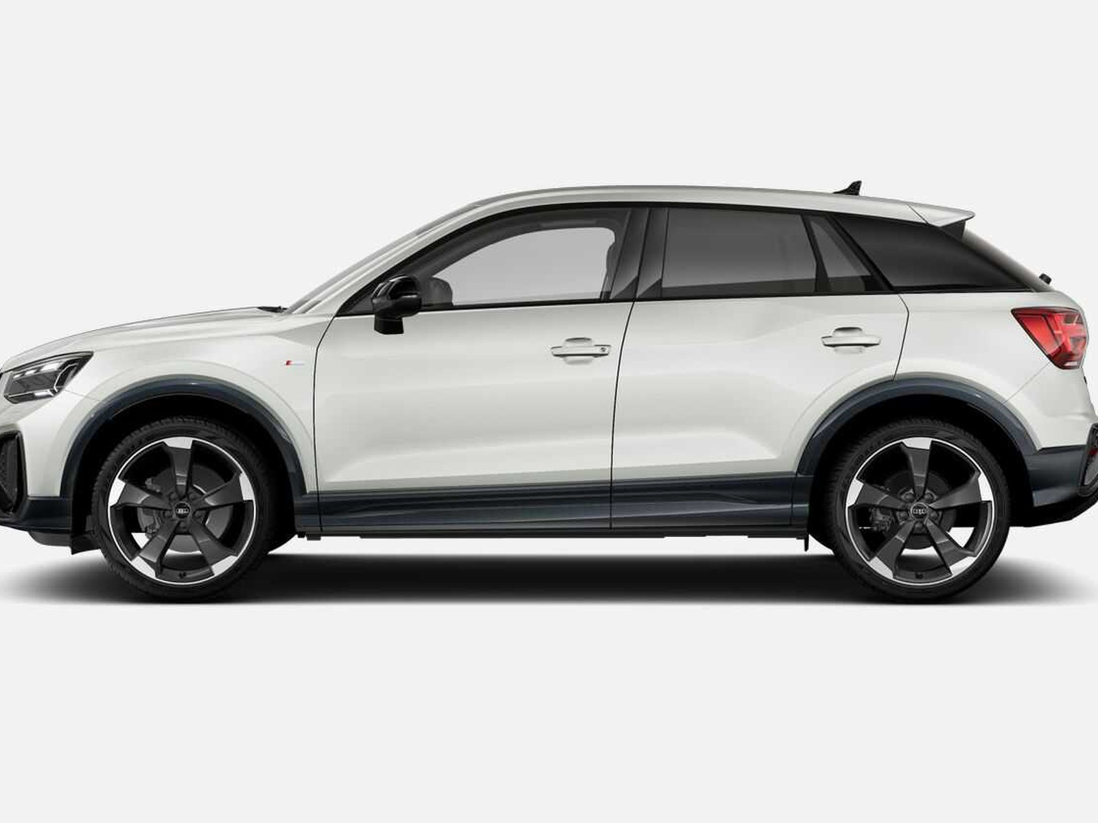 2 - Audi Q2 30 2.0 tdi identity black