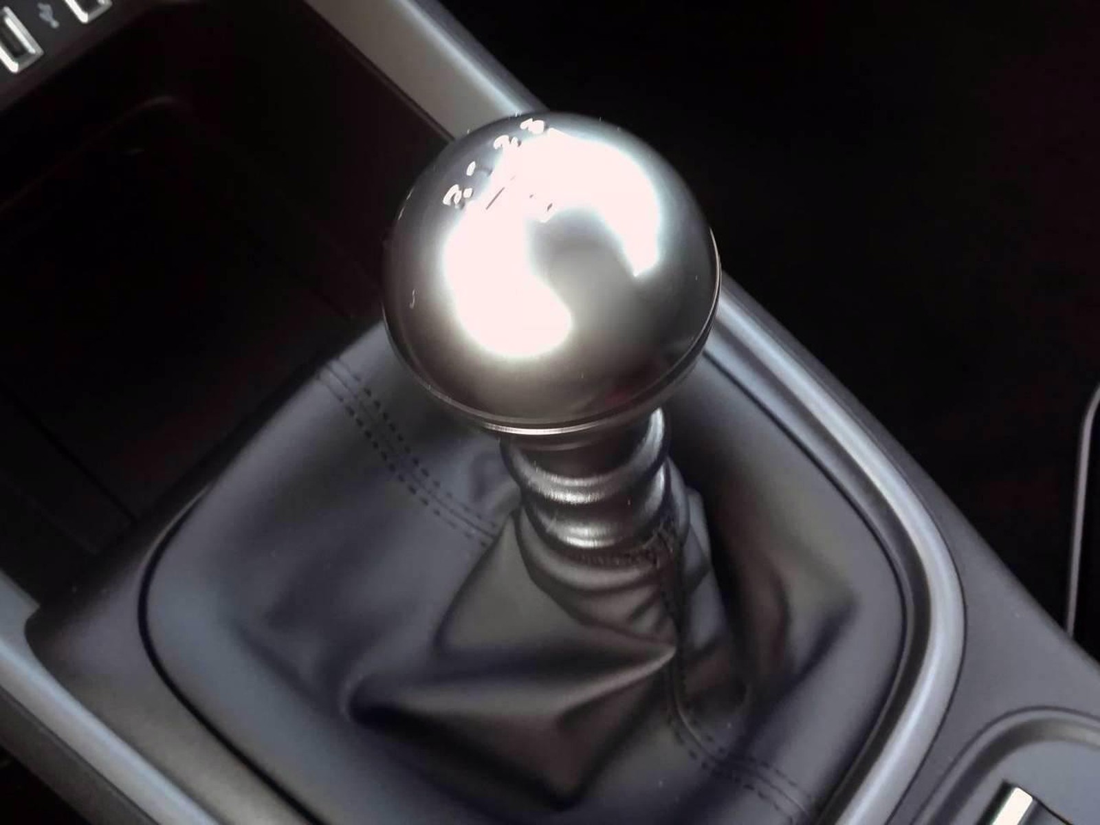 14 - Jeep Avenger 1.2 turbo 100cv longitude fwd