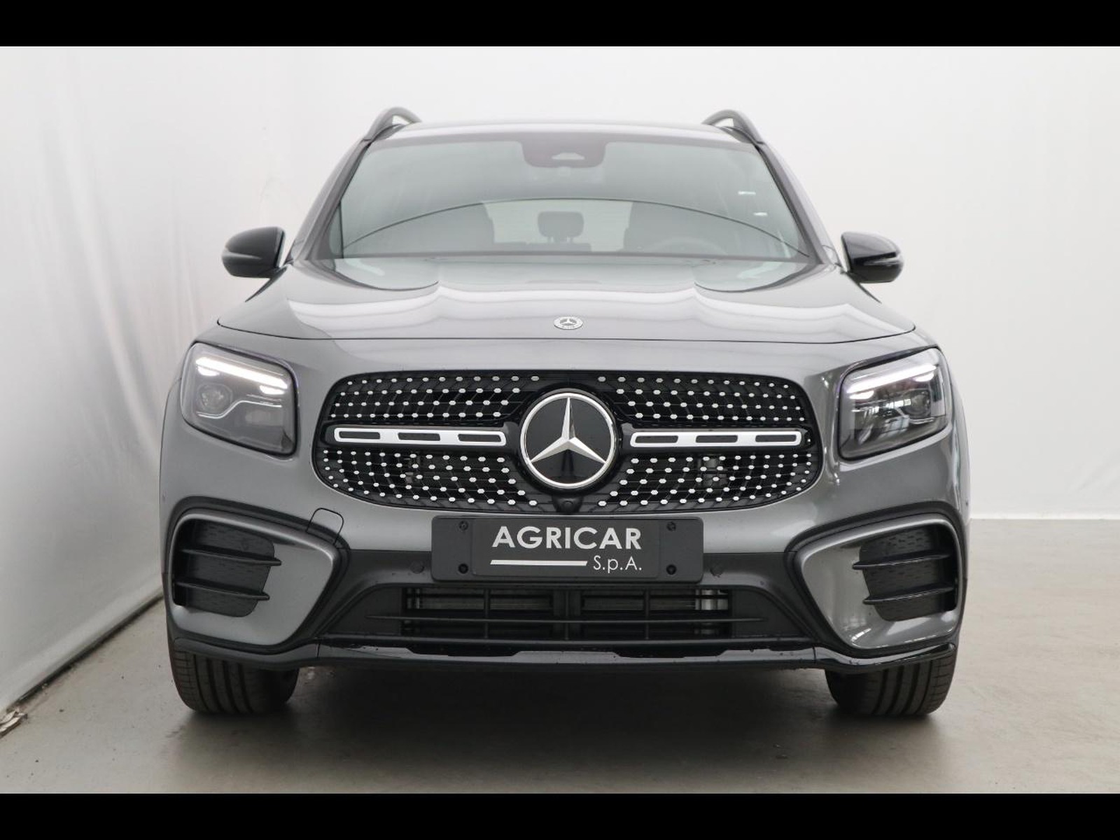 2 - Mercedes GLB 200 d amg line premium 8g-dct