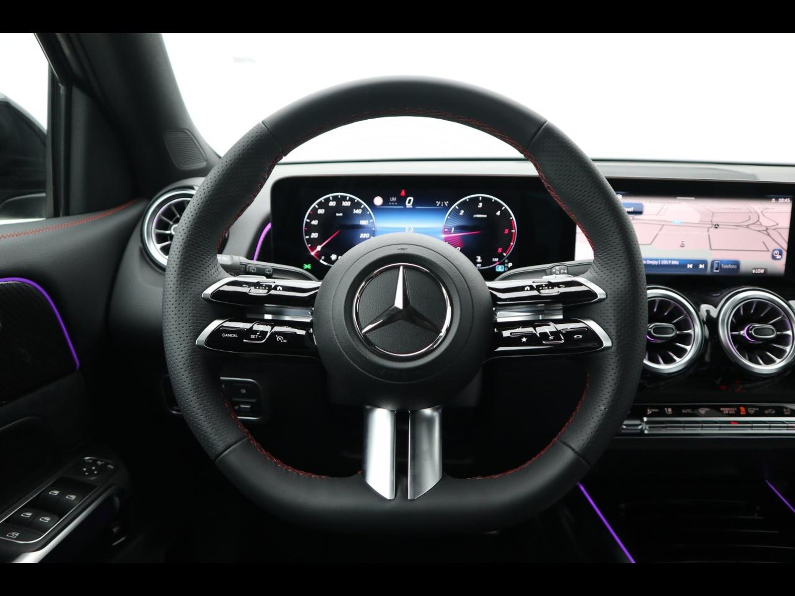 18 - Mercedes GLB 200 d amg line premium 8g-dct