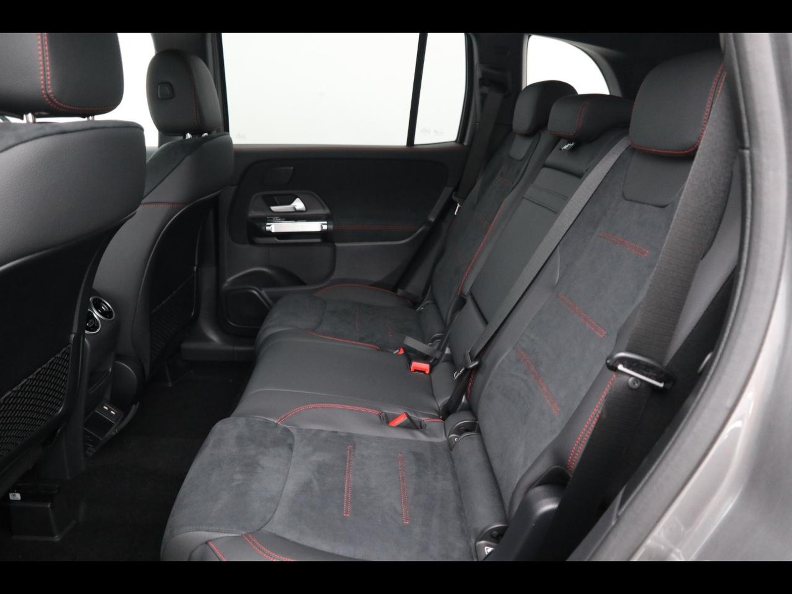 8 - Mercedes GLB 200 d amg line premium 8g-dct