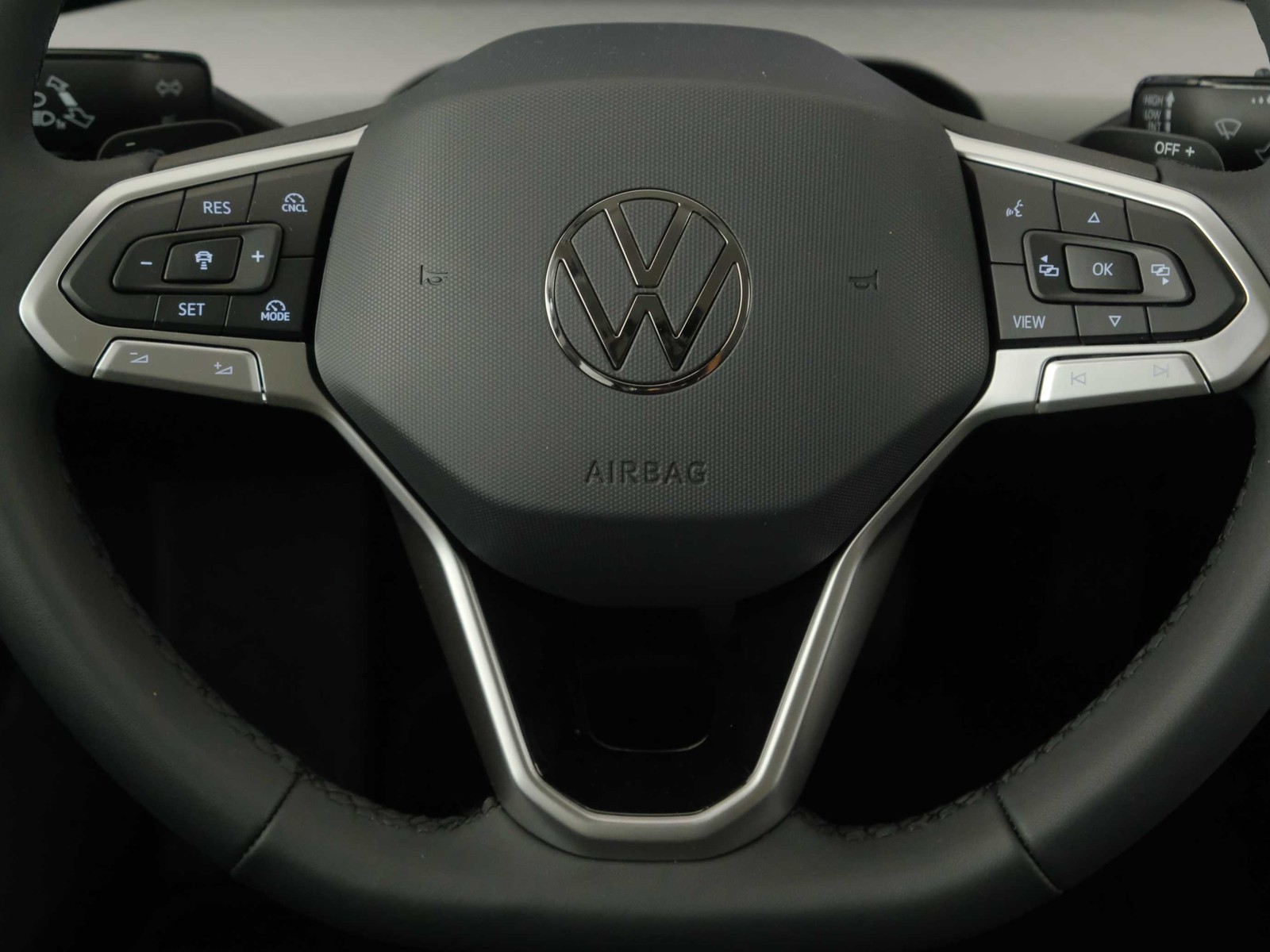 15 - Volkswagen Golf 1.5 tsi ehybrid 204cv edition plus dsg