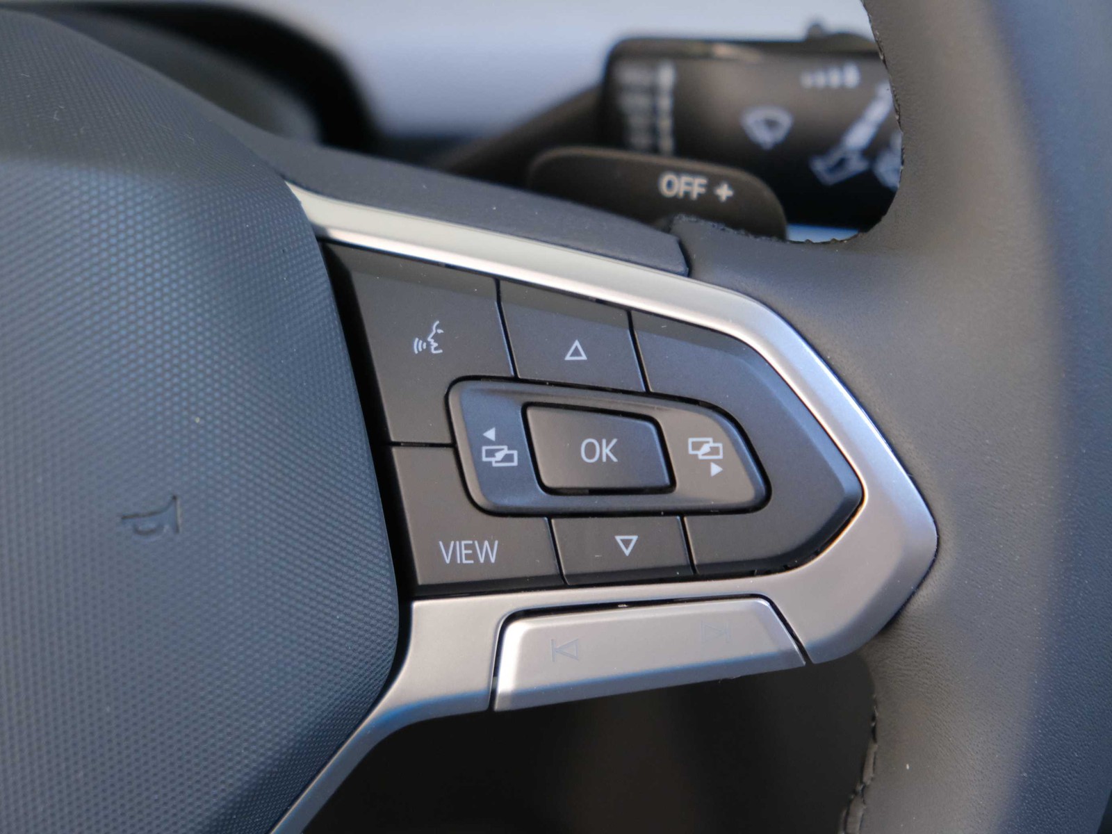 26 - Volkswagen Golf 1.5 tsi ehybrid 204cv edition plus dsg