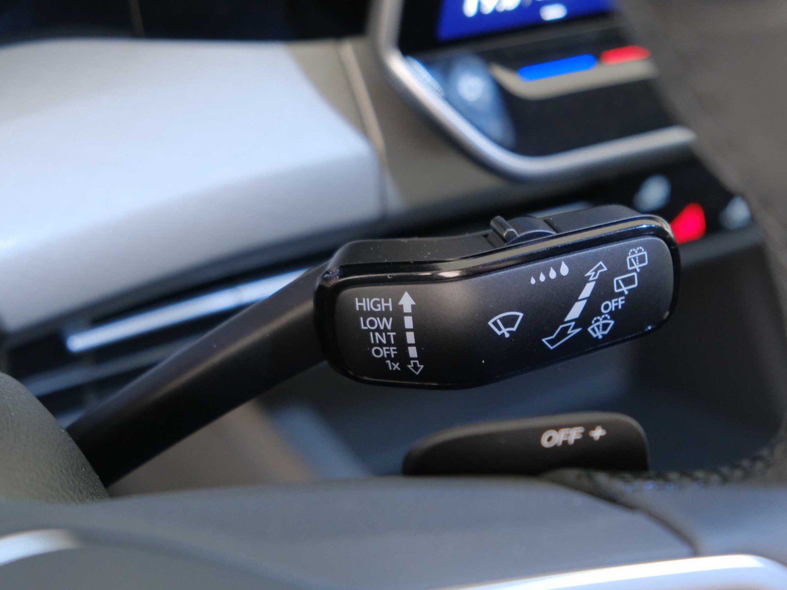 27 - Volkswagen Golf 1.5 tsi ehybrid 204cv edition plus dsg