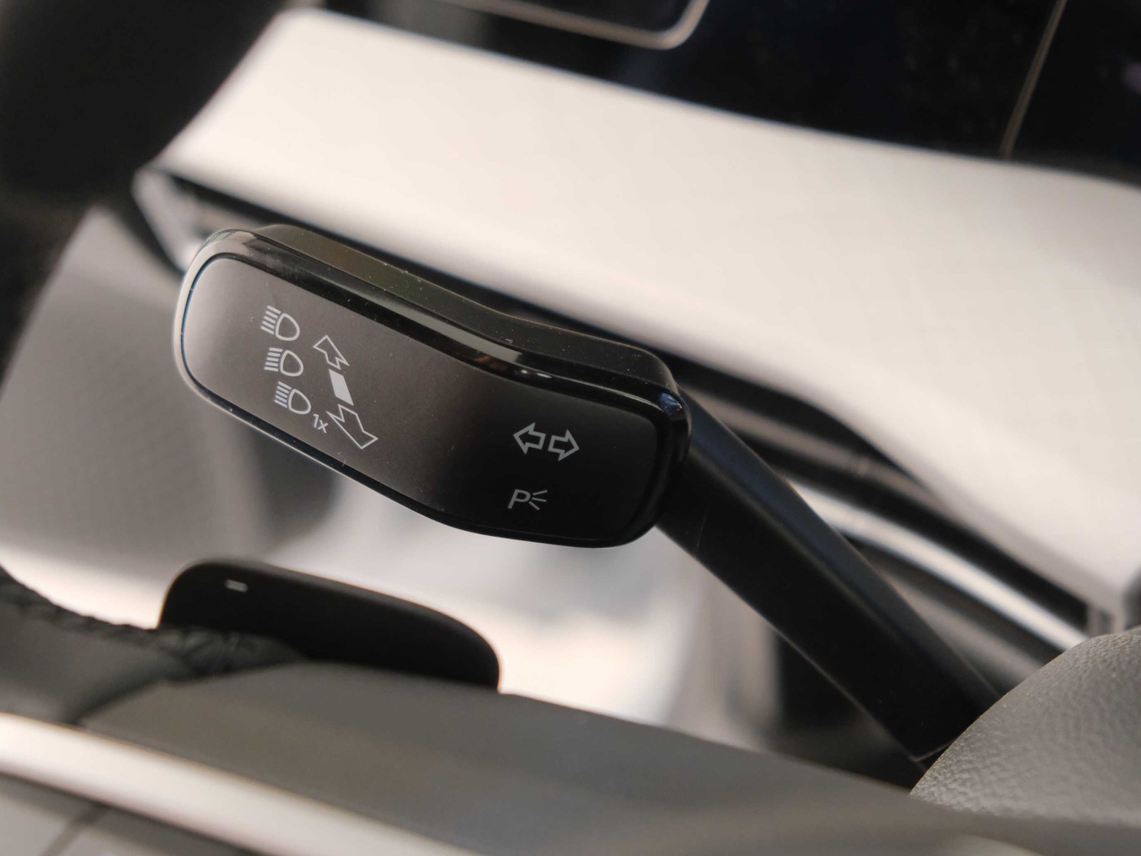 28 - Volkswagen Golf 1.5 tsi ehybrid 204cv edition plus dsg