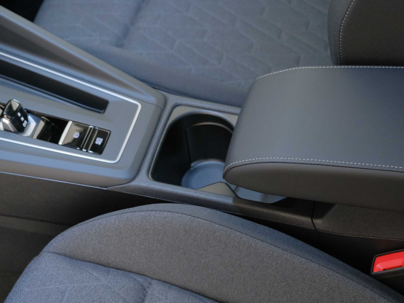 29 - Volkswagen Golf 1.5 tsi ehybrid 204cv edition plus dsg