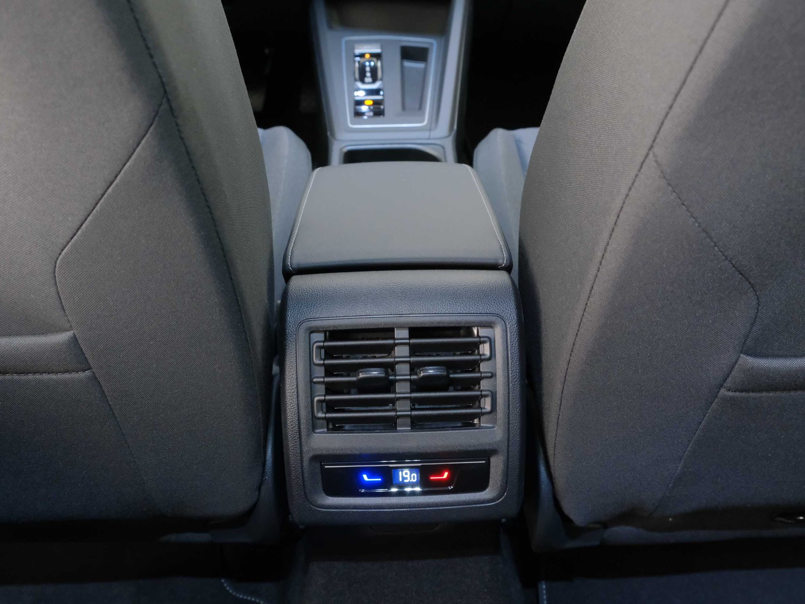 35 - Volkswagen Golf 1.5 tsi ehybrid 204cv edition plus dsg