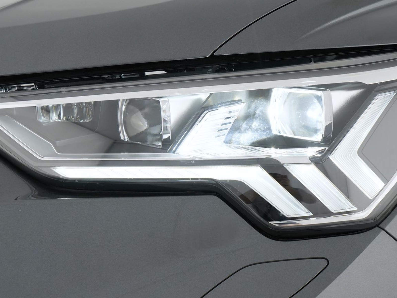 6 - Audi Q3 sportback 40 2.0 tdi 193cv s line edition quattro s tronic