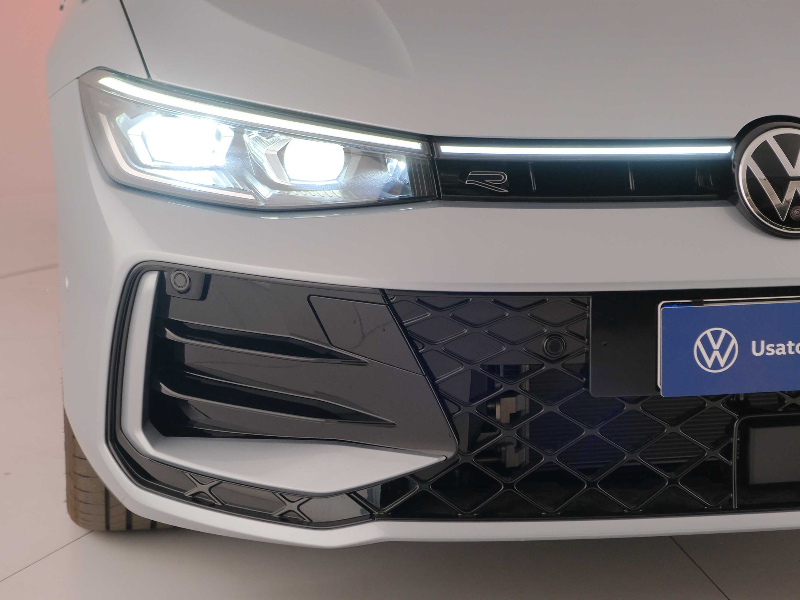 14 - Volkswagen Passat 1.5 etsi act 150cv r-line dsg