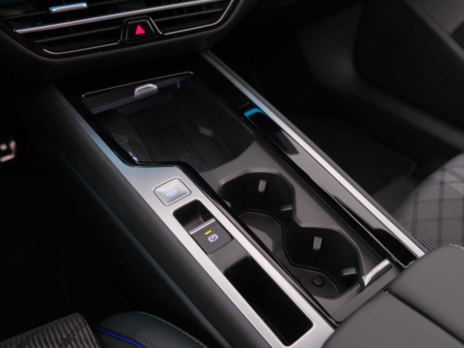 27 - Volkswagen Passat 1.5 etsi act 150cv r-line dsg