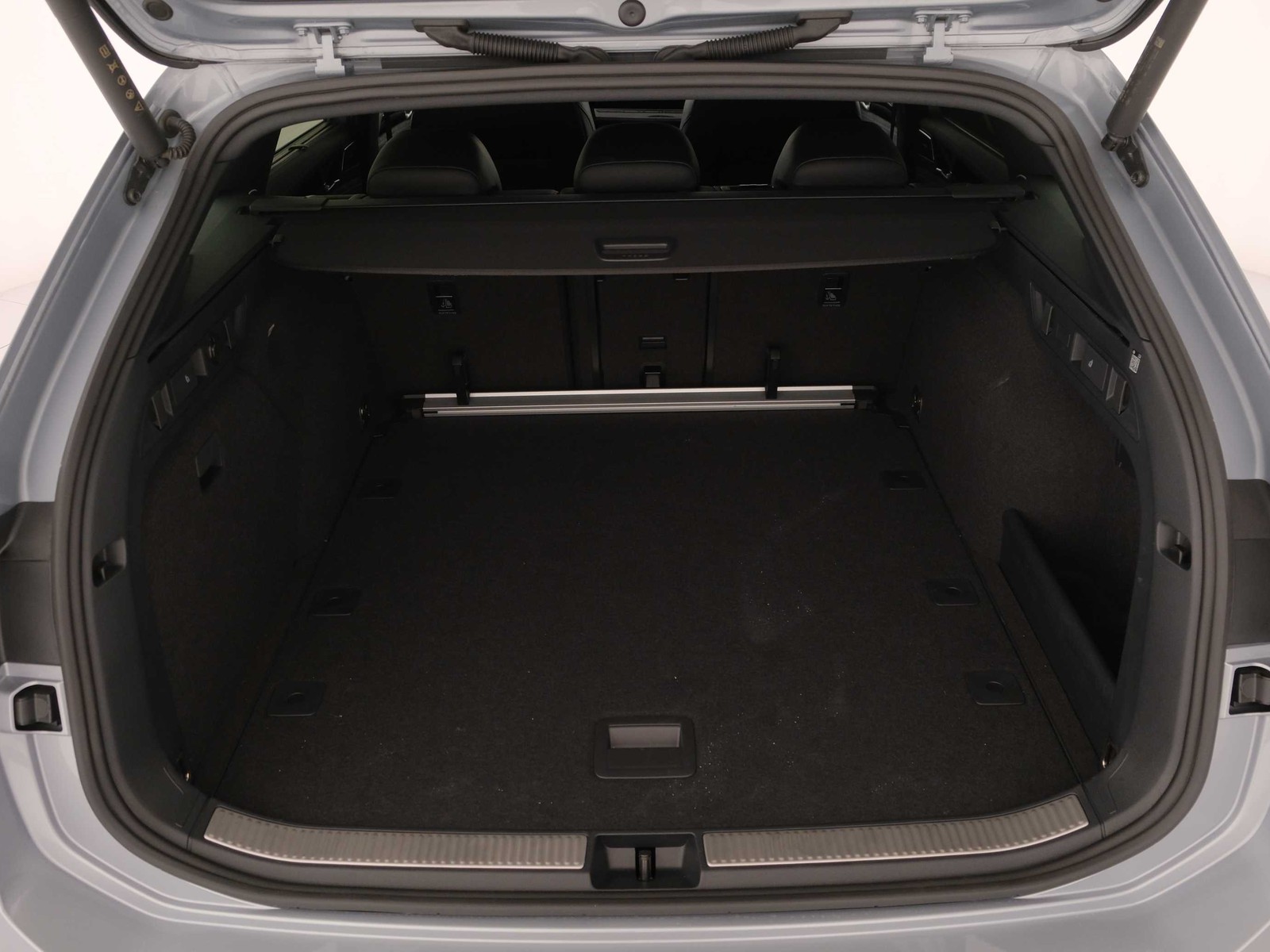 10 - Volkswagen Passat 1.5 etsi act 150cv r-line dsg