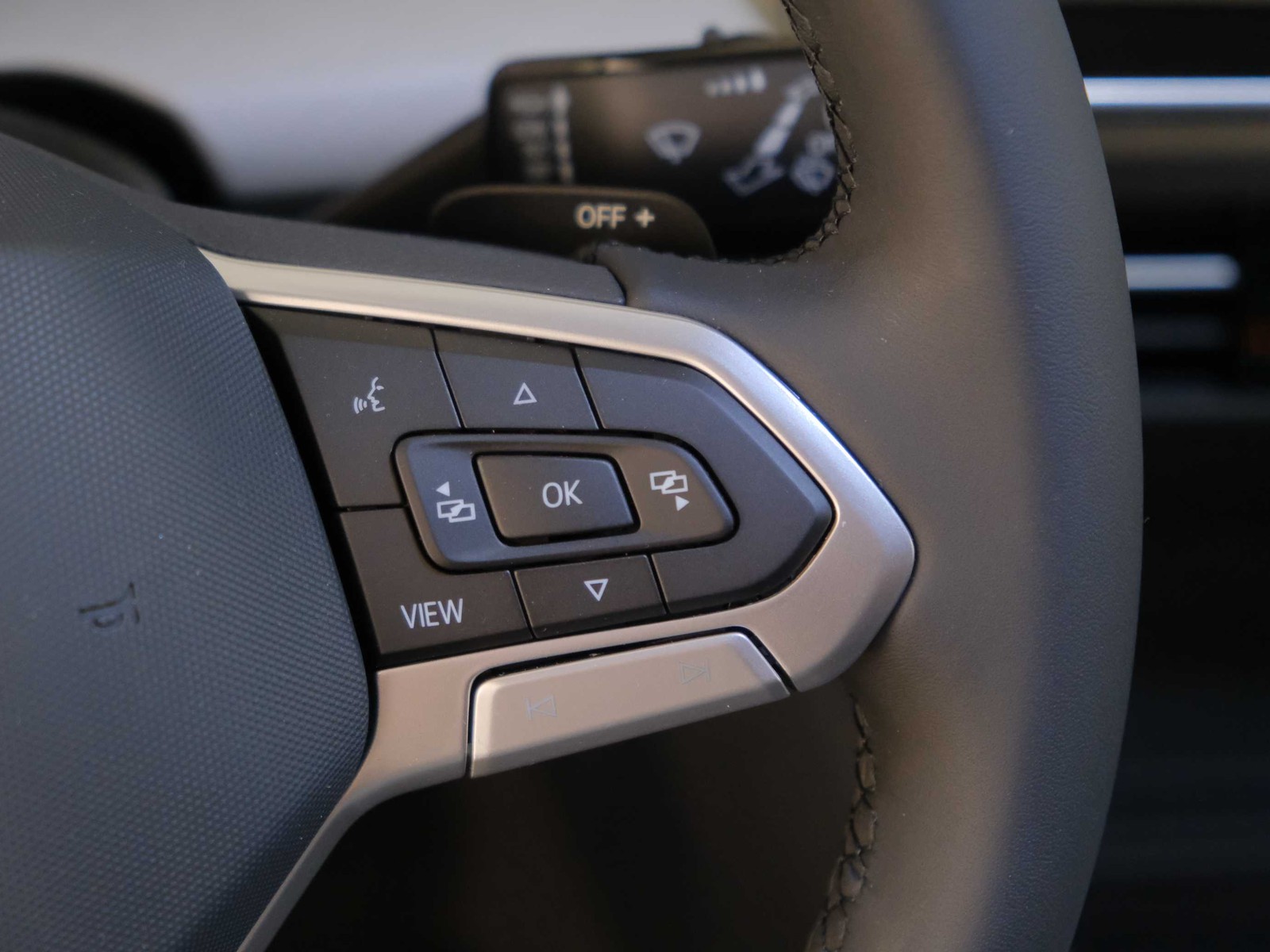 26 - Volkswagen Golf 1.5 tsi ehybrid 204cv edition plus dsg