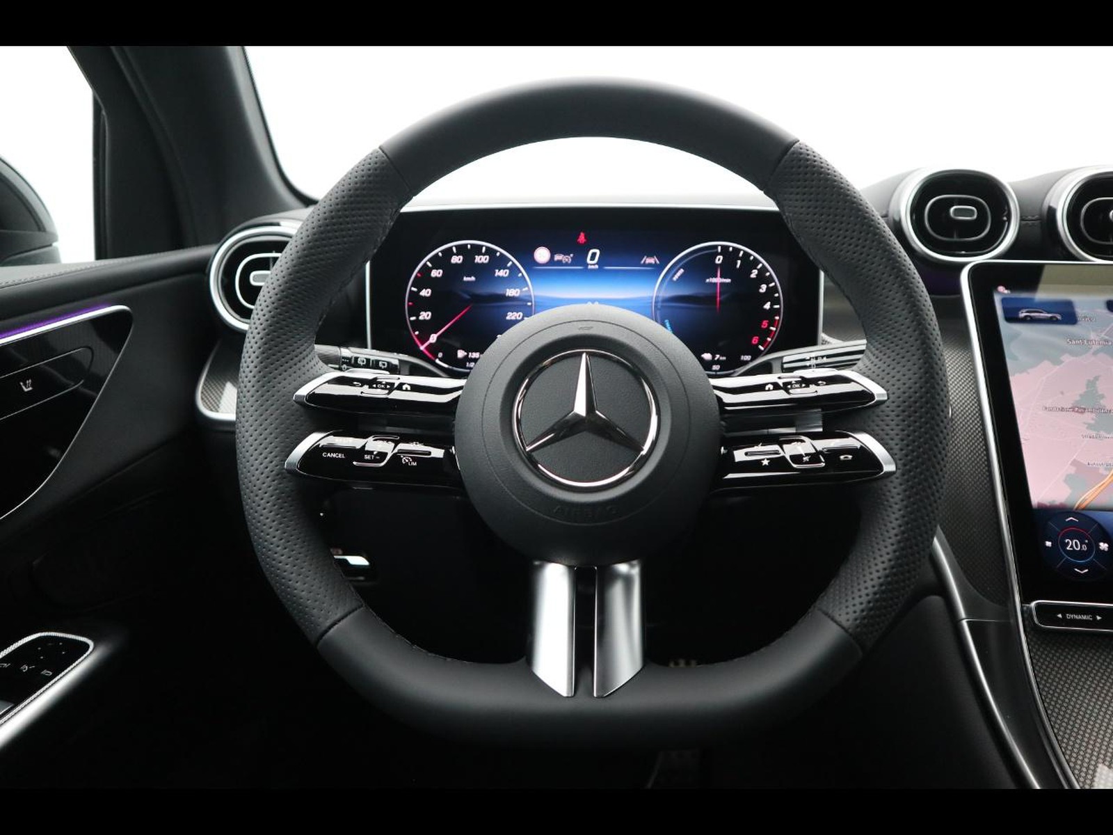 17 - Mercedes GLC suv 300 de plug in hybrid amg line advanced tech 4matic 9g-tronic