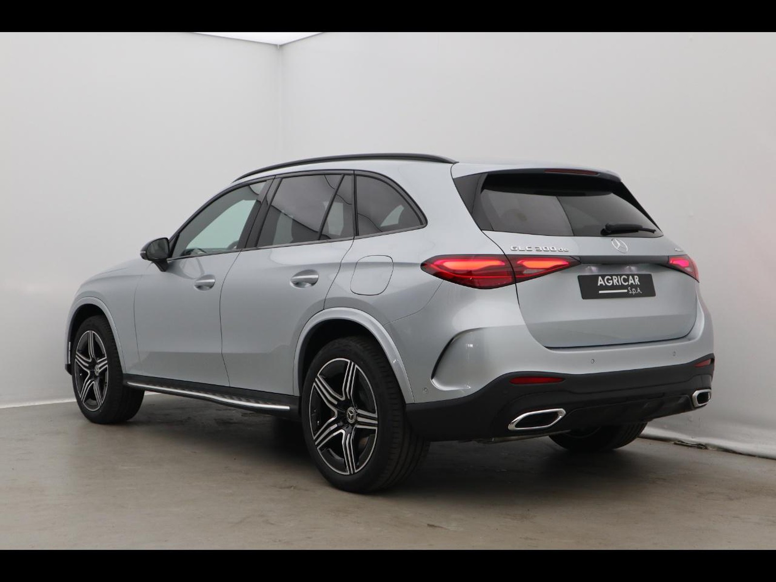 5 - Mercedes GLC suv 300 de plug in hybrid amg line advanced tech 4matic 9g-tronic
