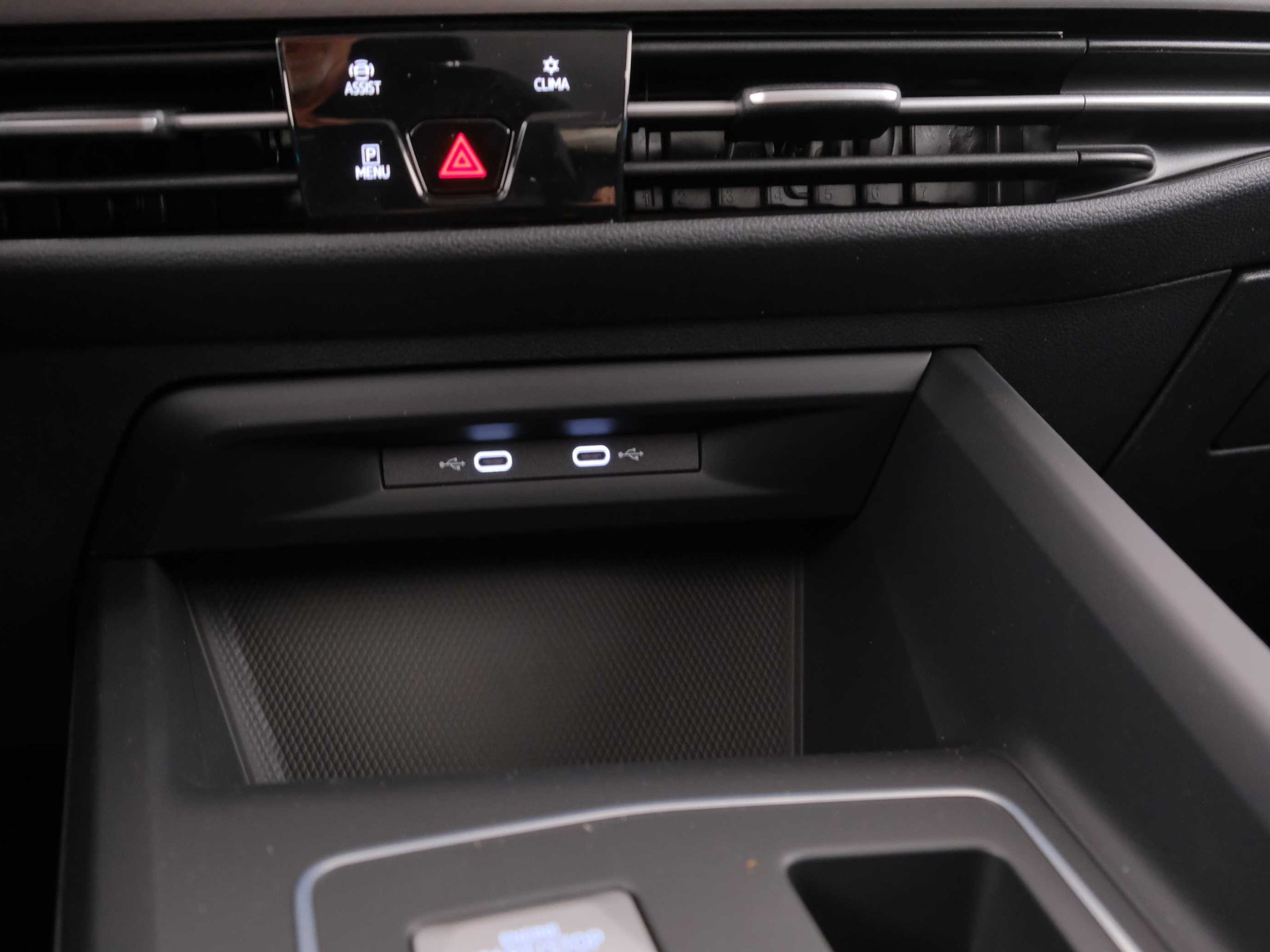 24 - Volkswagen Golf variant 2.0 tdi scr 150cv life dsg