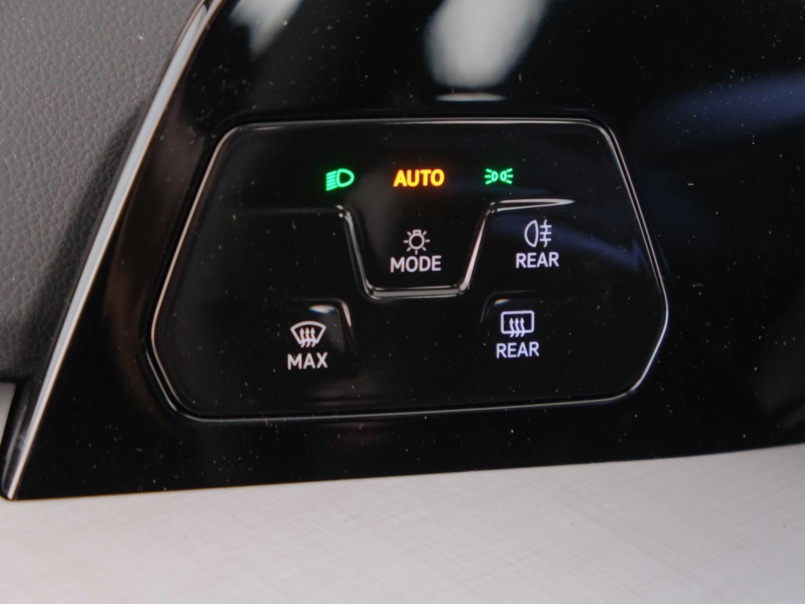 26 - Volkswagen Golf variant 2.0 tdi scr 150cv life dsg