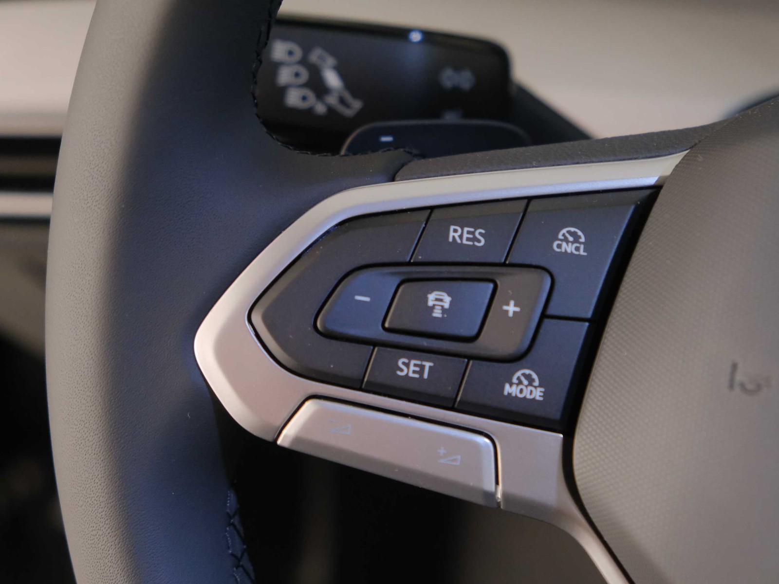 27 - Volkswagen Golf variant 2.0 tdi scr 150cv life dsg