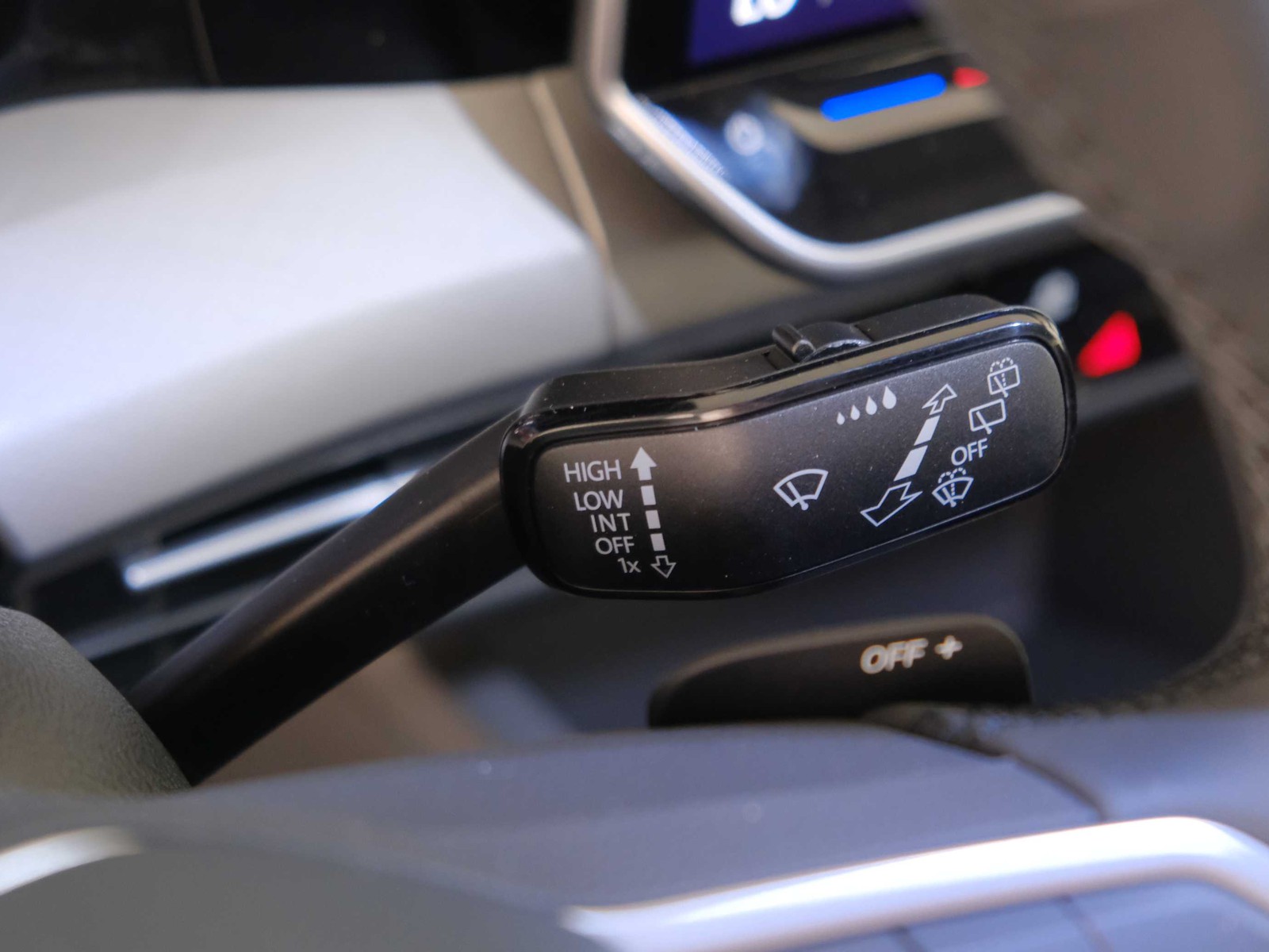 29 - Volkswagen Golf variant 2.0 tdi scr 150cv life dsg