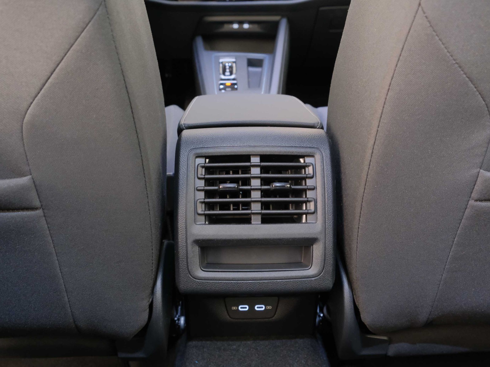 36 - Volkswagen Golf variant 2.0 tdi scr 150cv life dsg