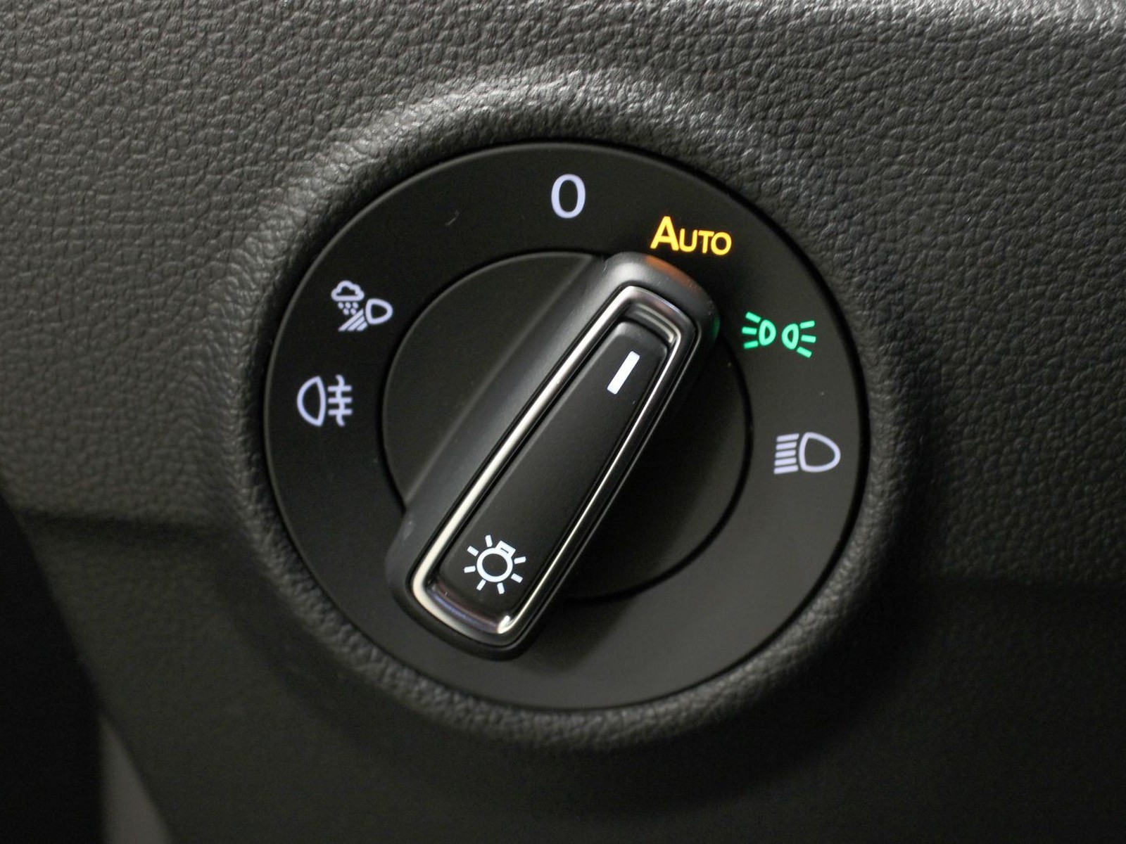 16 - Volkswagen T-Roc 1.0 tsi 115cv style