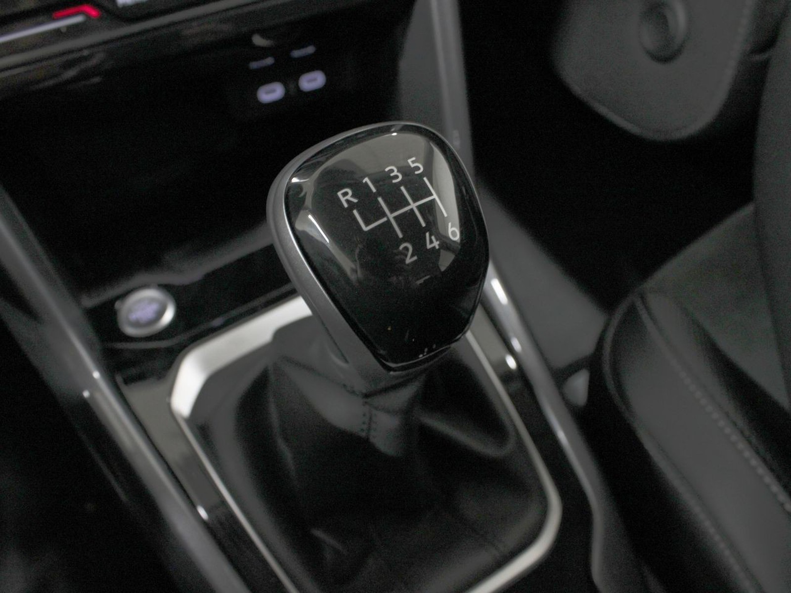 20 - Volkswagen T-Roc 1.0 tsi 115cv style