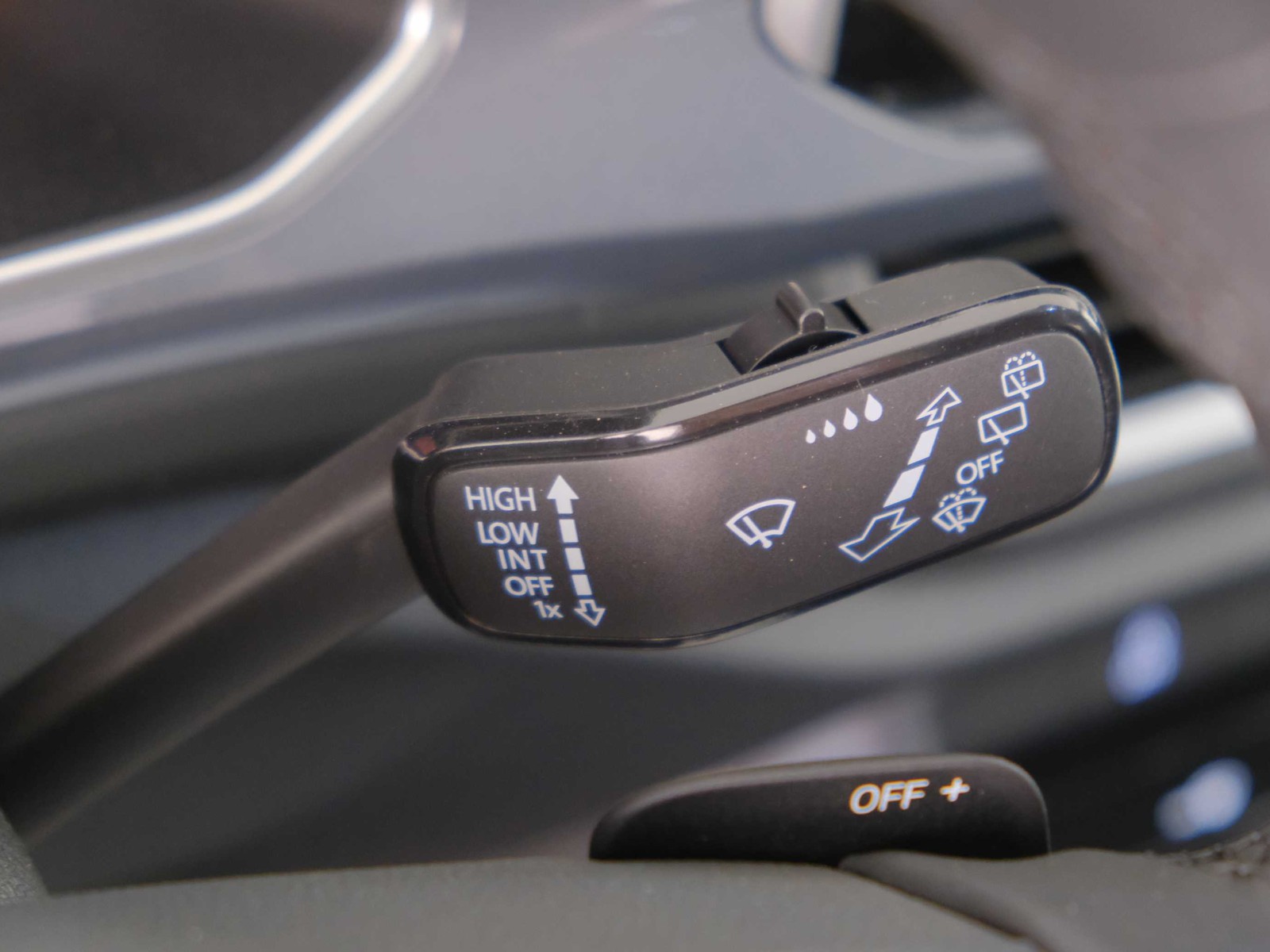 24 - Volkswagen T-Roc 1.5 tsi act style dsg