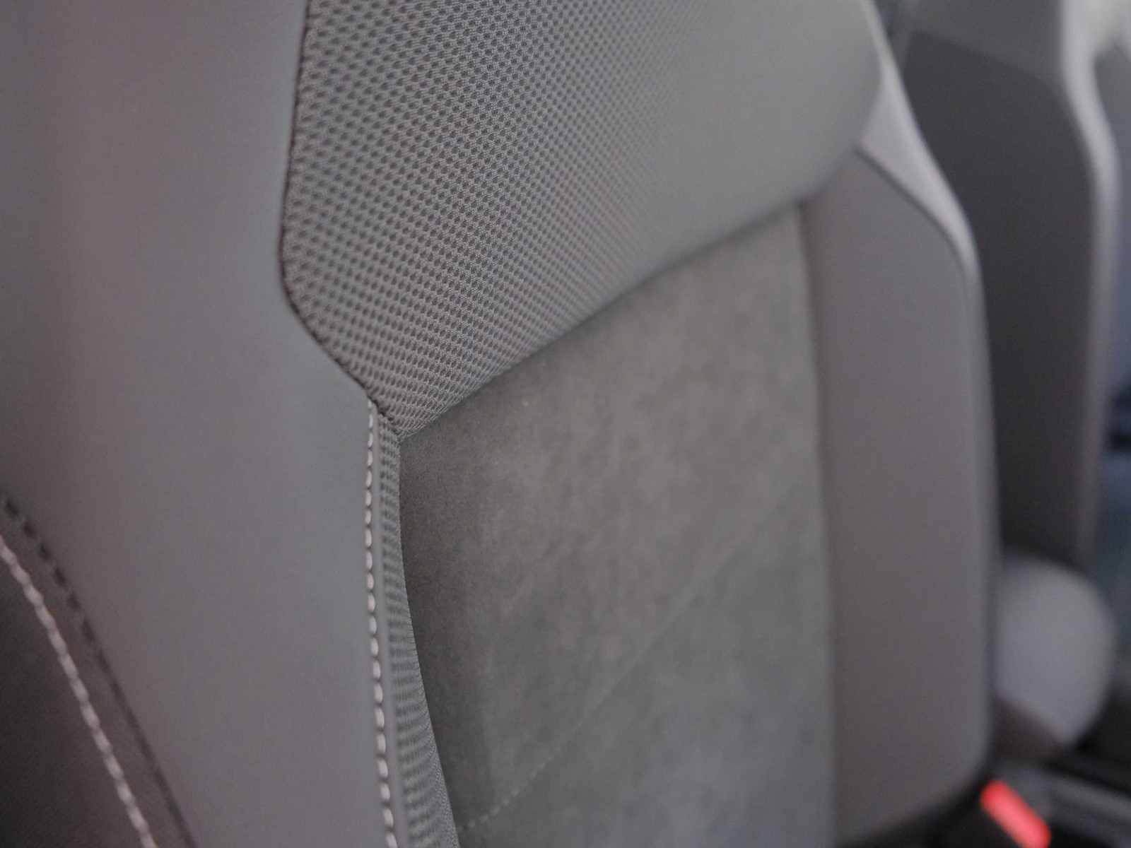 29 - Volkswagen T-Roc 1.5 tsi act style dsg