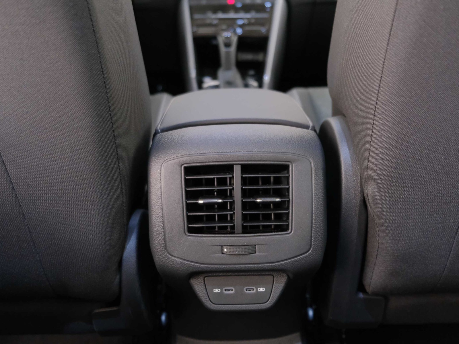 33 - Volkswagen T-Roc 1.5 tsi act style dsg