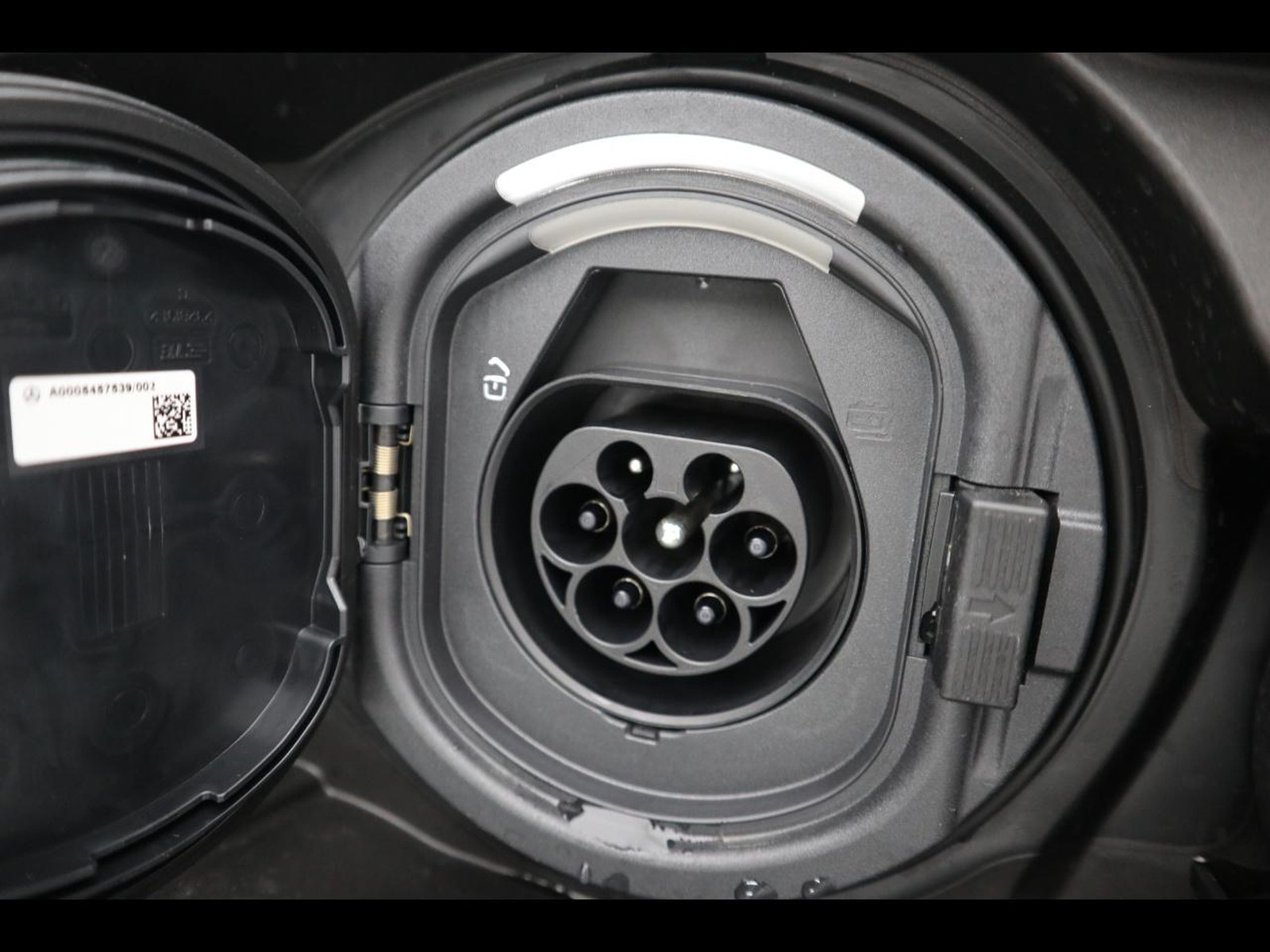 18 - Mercedes GLC suv 300 de plug in hybrid amg line premium tech 4matic 9g-tronic