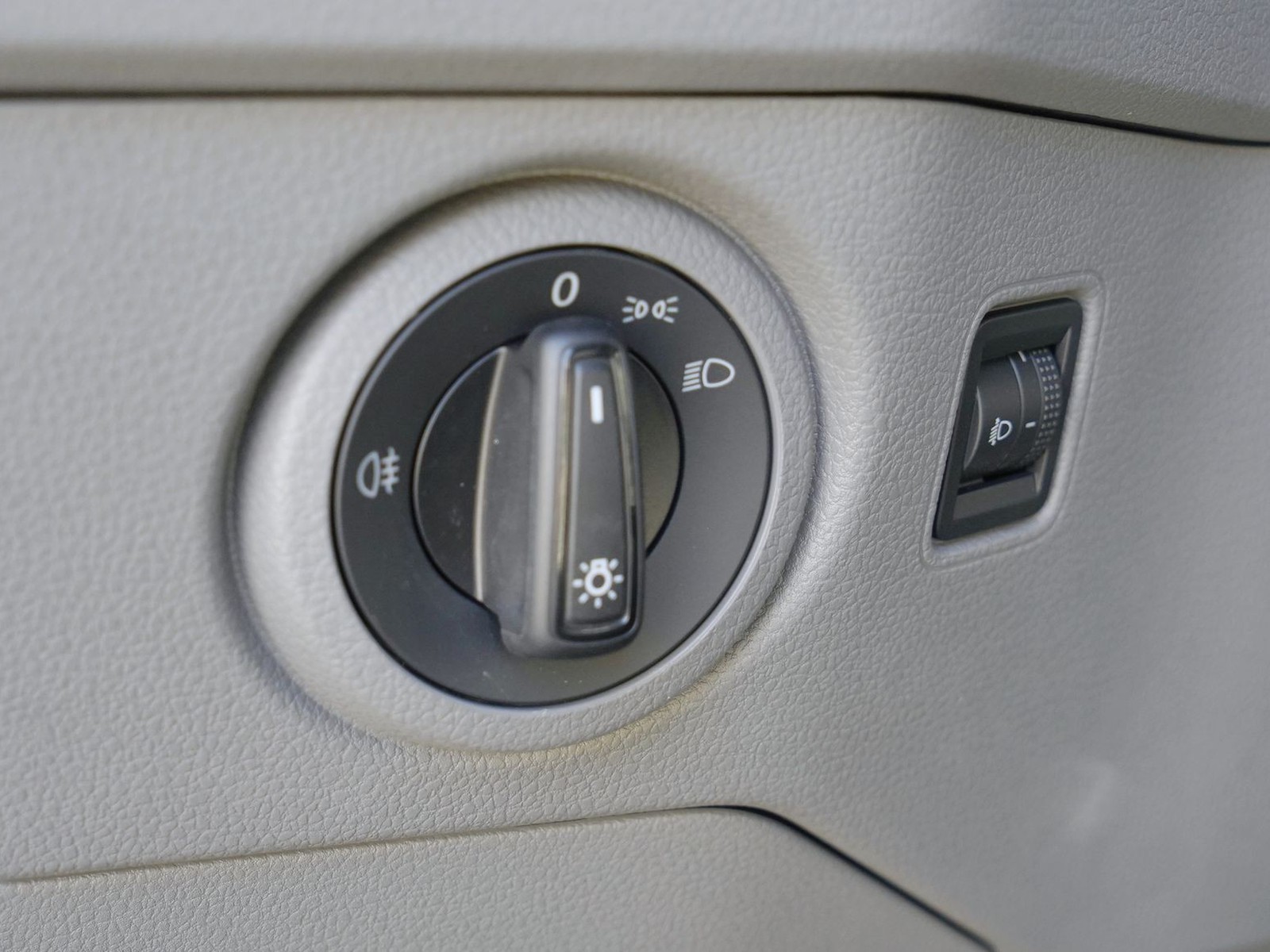 18 - Volkswagen VIC Crafter 35 2.0 tdi 140cv l4h3 business