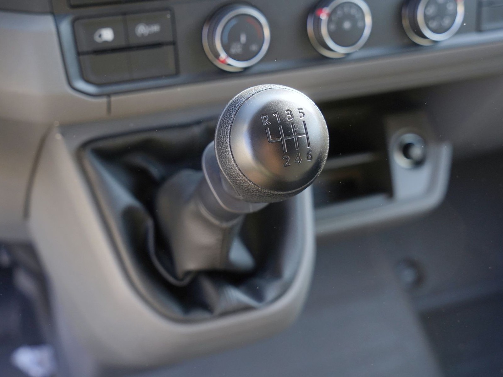 21 - Volkswagen VIC Crafter 35 2.0 tdi 140cv l4h3 business