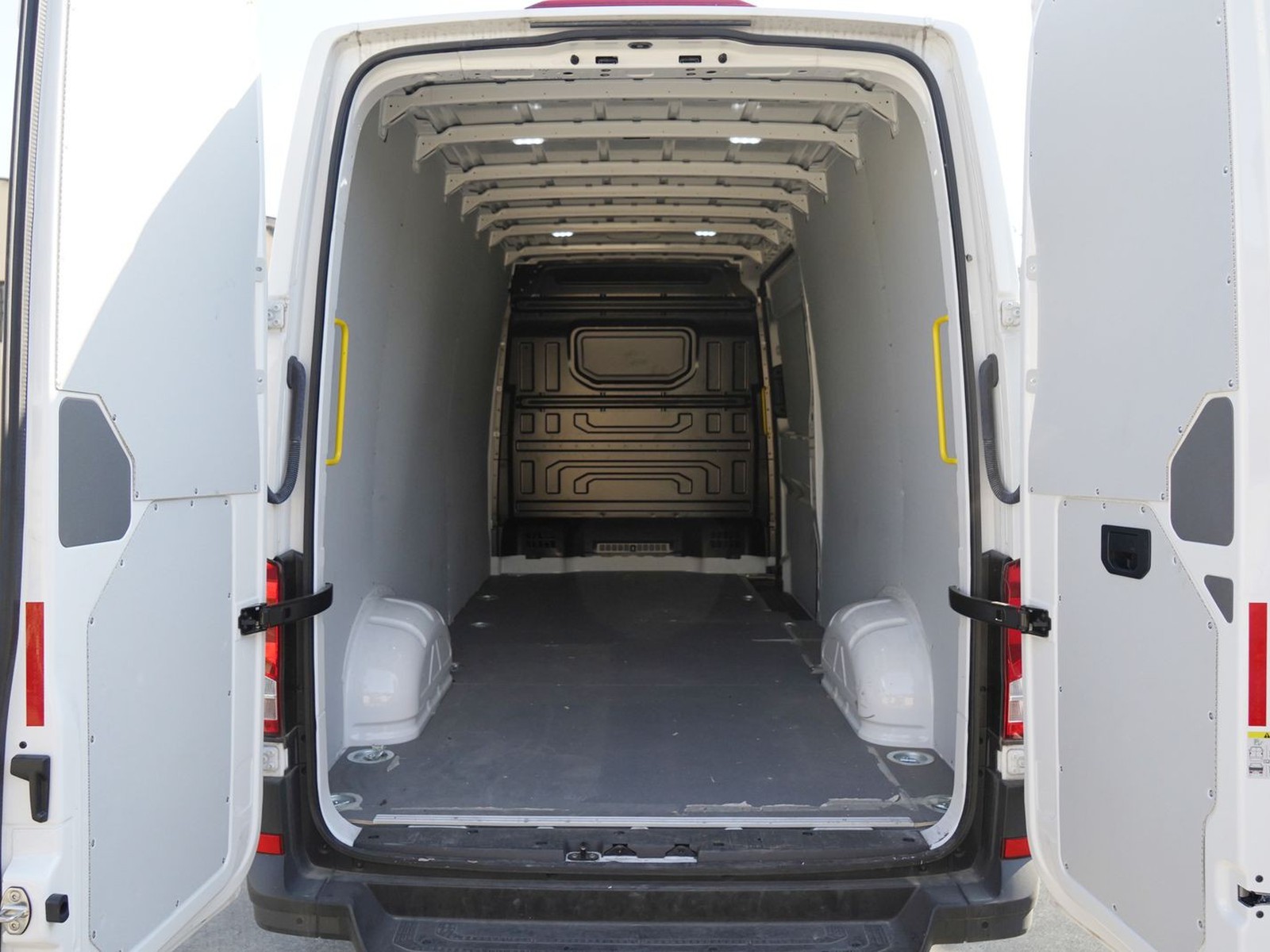 10 - Volkswagen VIC Crafter 35 2.0 tdi 140cv l4h3 business