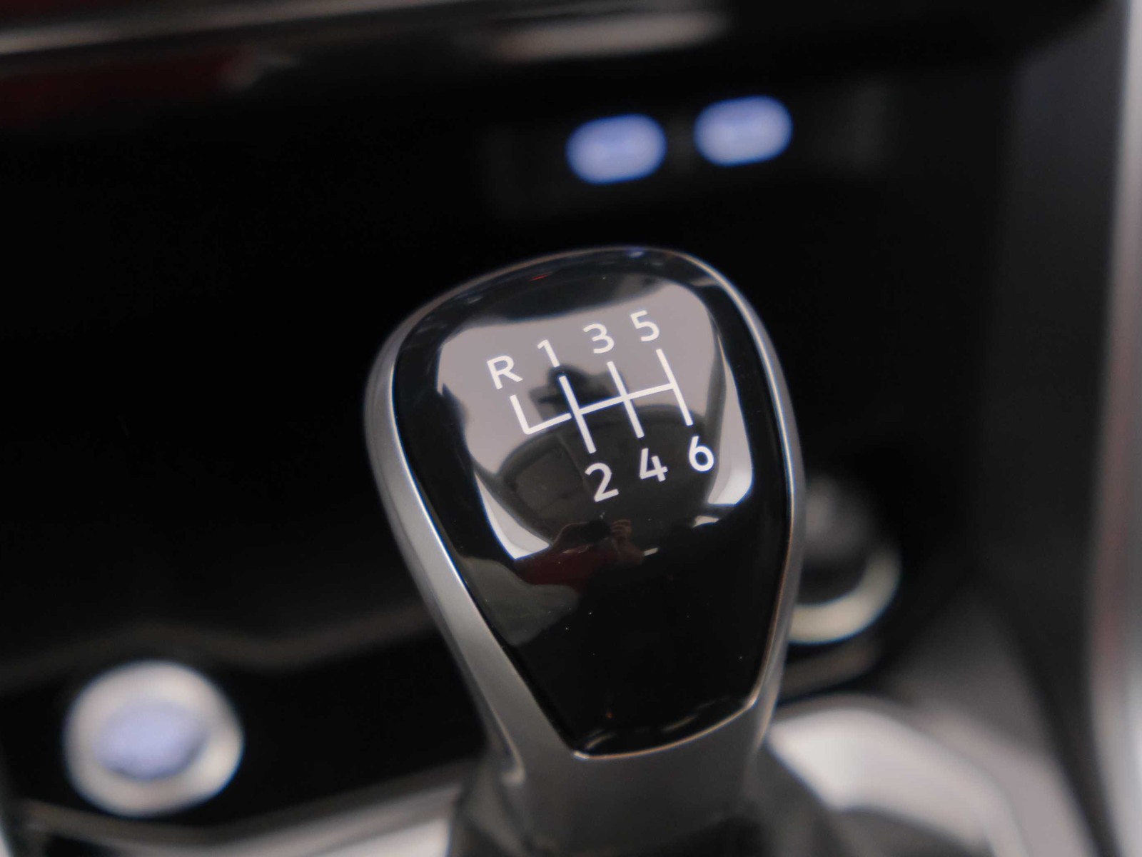 12 - Volkswagen T-Roc 1.0 tsi 115cv edition plus