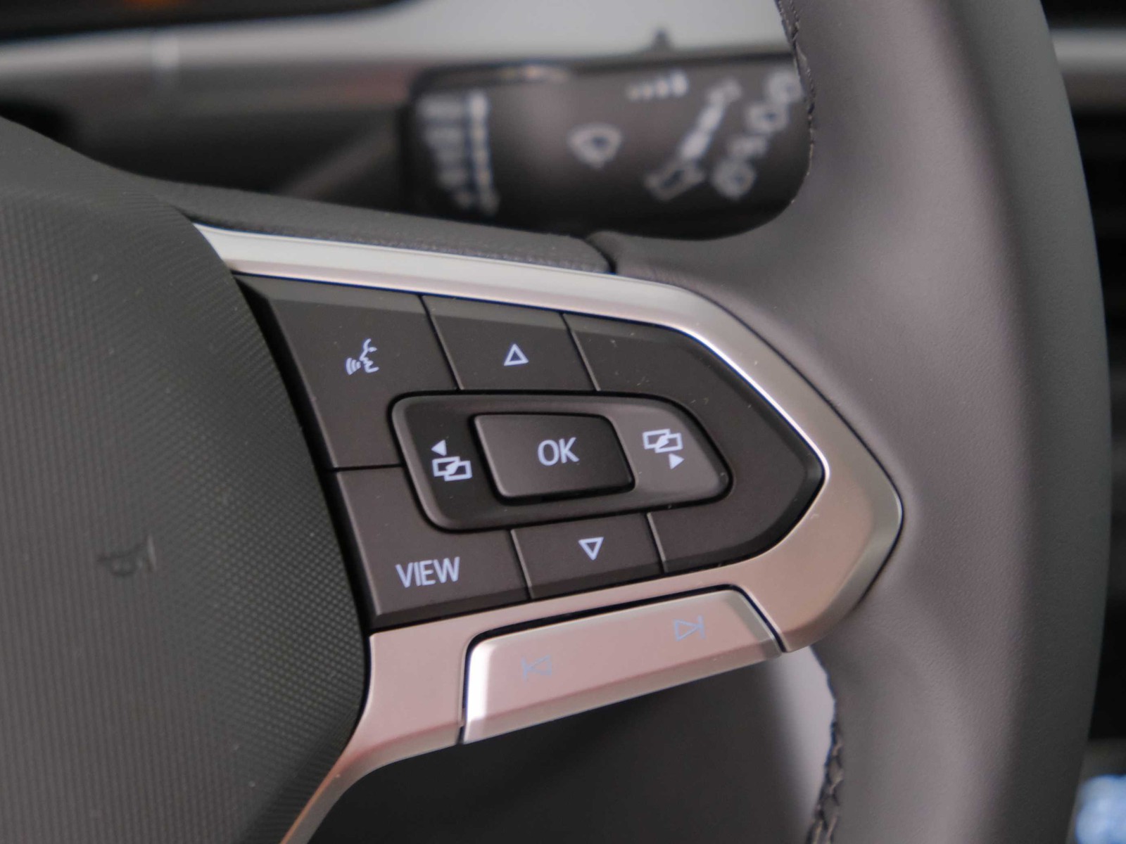 28 - Volkswagen T-Roc 1.0 tsi 115cv edition plus