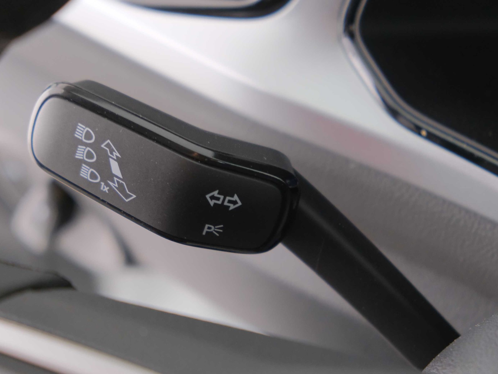 30 - Volkswagen T-Roc 1.0 tsi 115cv edition plus